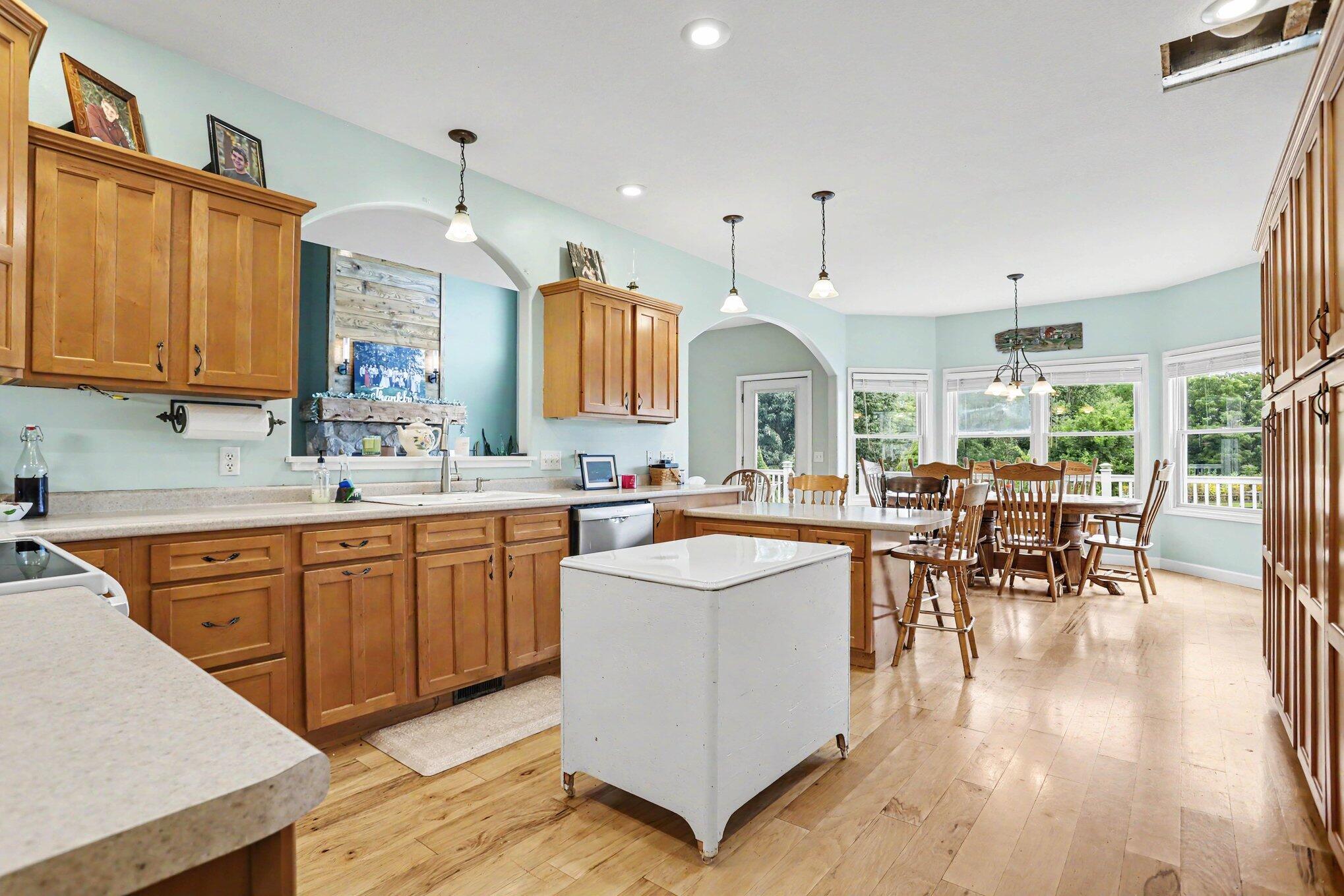 688 Ladyman Road Property Photo 6