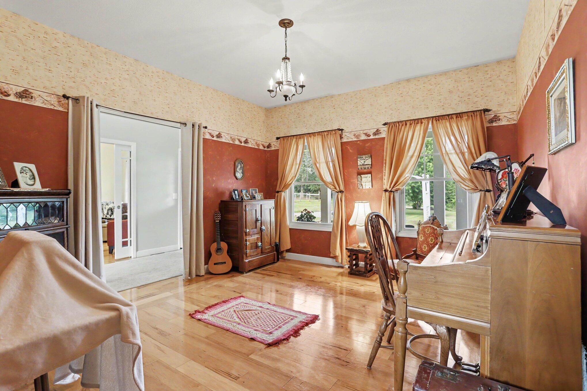 688 Ladyman Road Property Photo 11