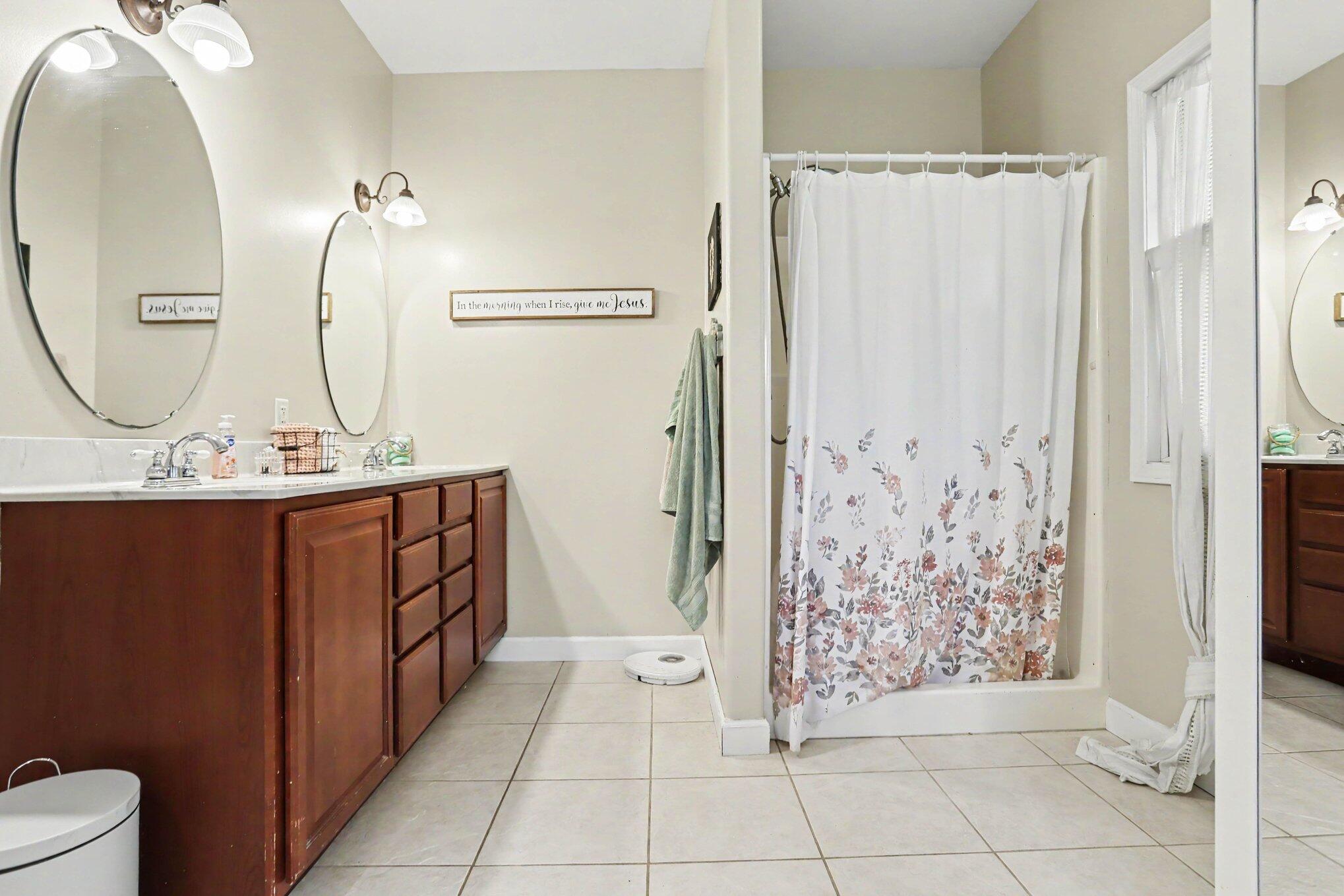 688 Ladyman Road Property Photo 15