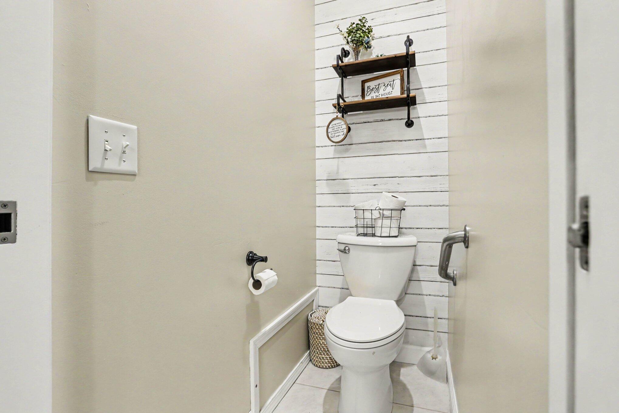 688 Ladyman Road Property Photo 17