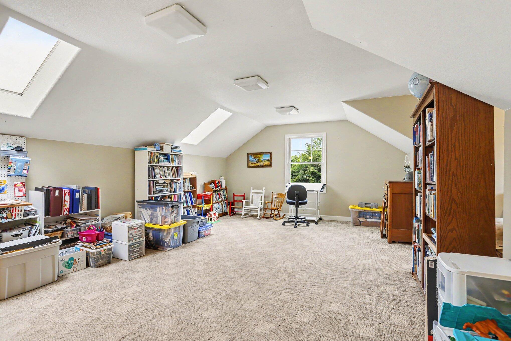 688 Ladyman Road Property Photo 22