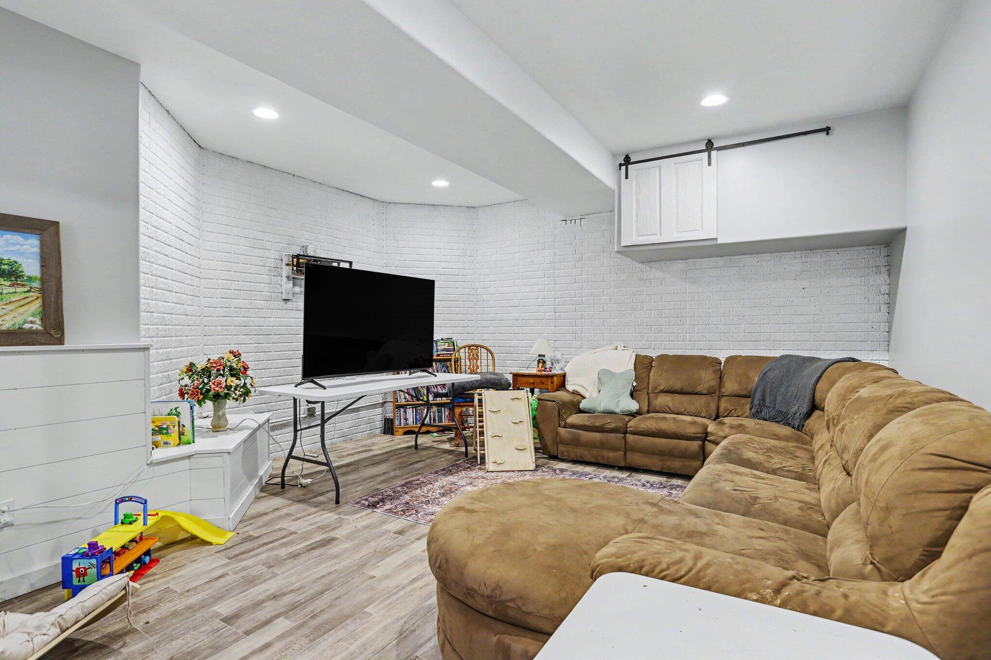 688 Ladyman Road Property Photo 32