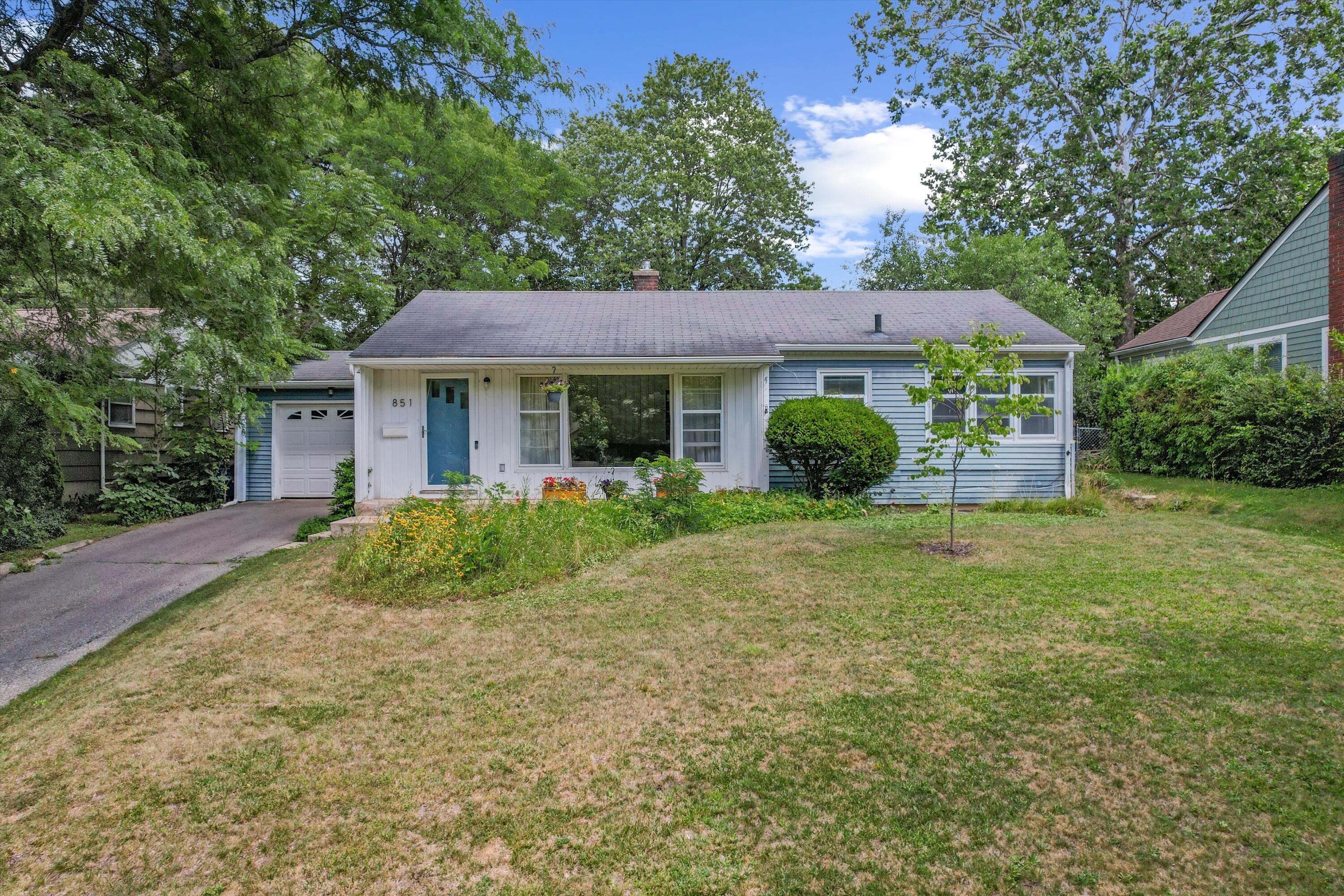 851 Mt Pleasant Avenue Property Photo 1