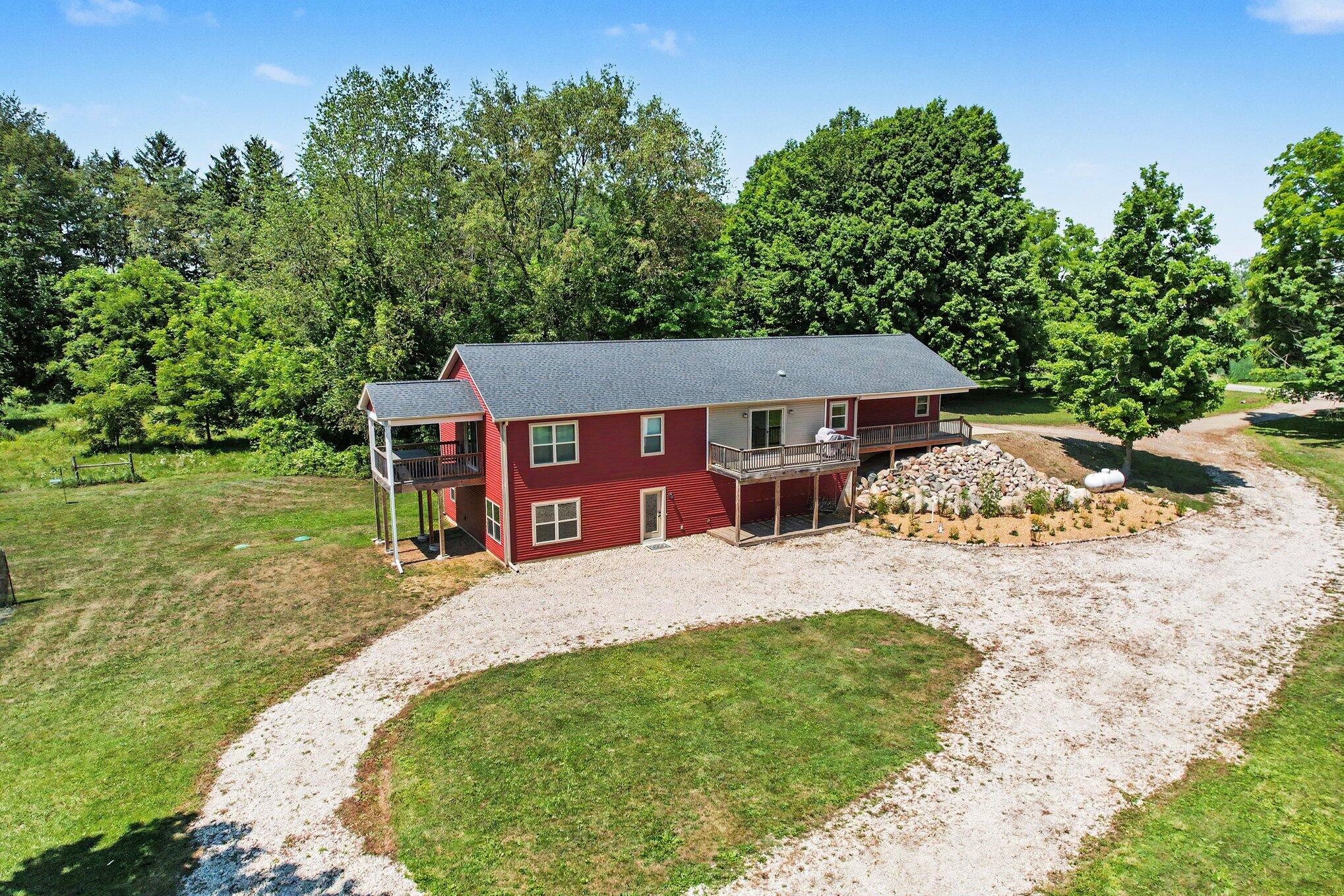 10064 Love Road Property Photo 1