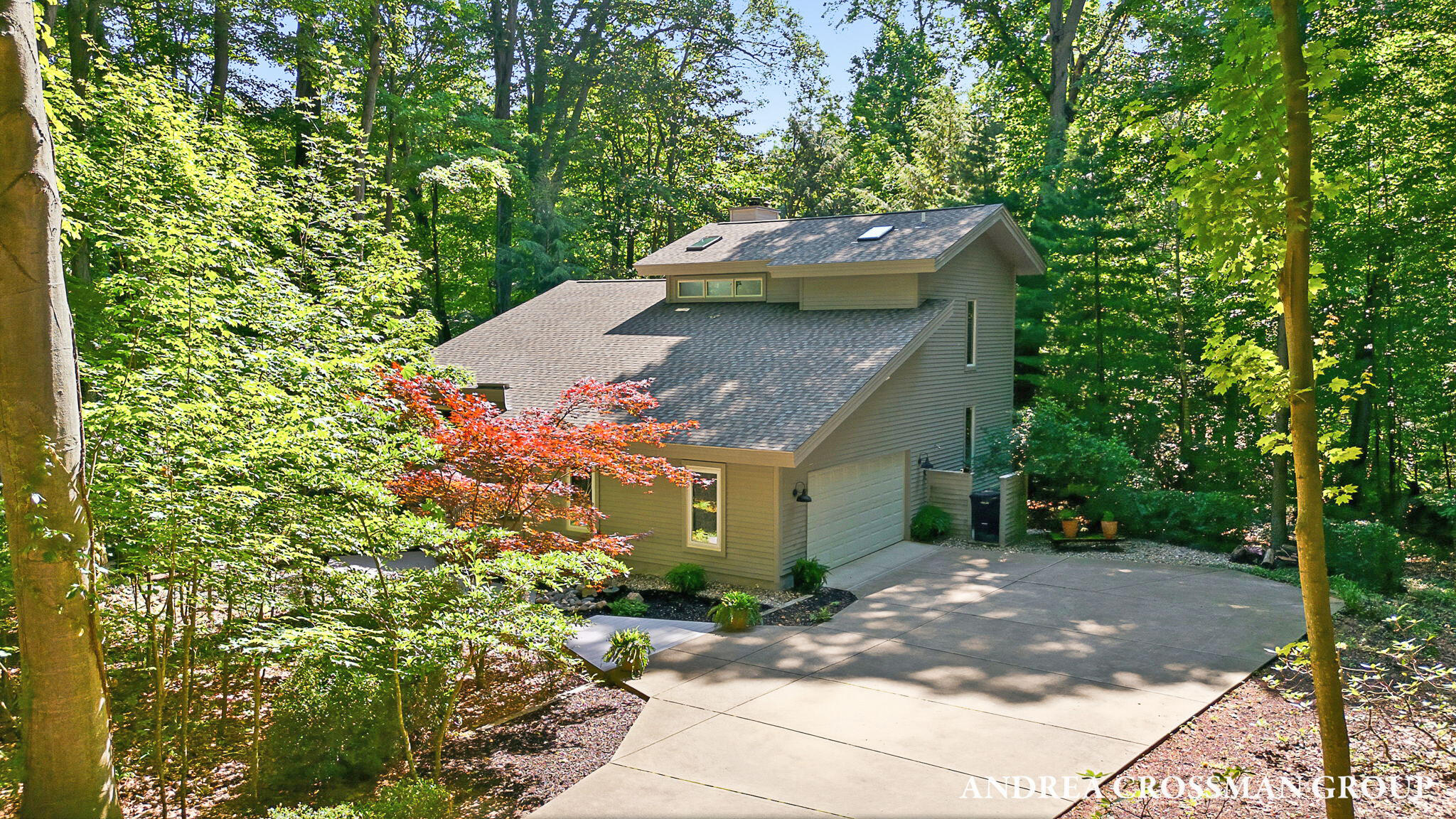 1215 Ash Drive Property Photo 1