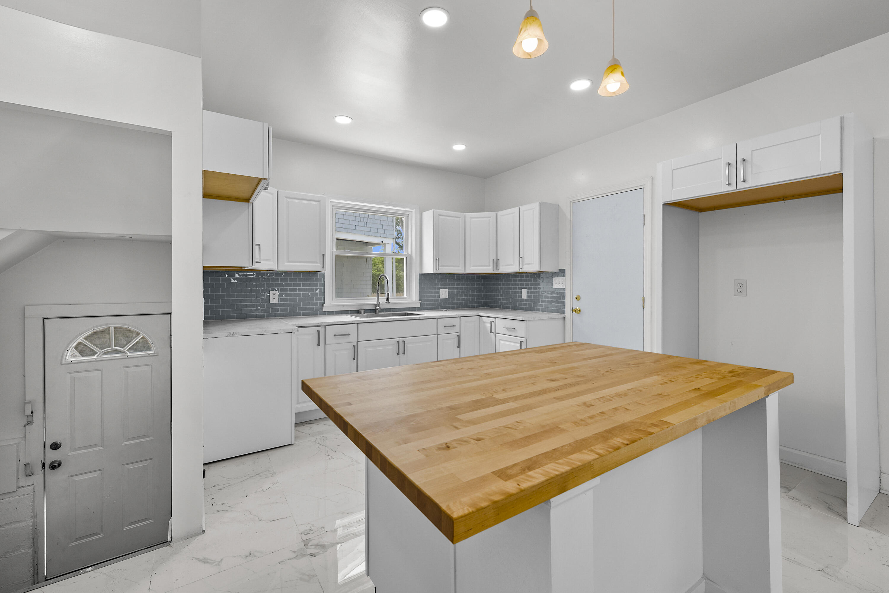 80 Louise Street Property Photo 4