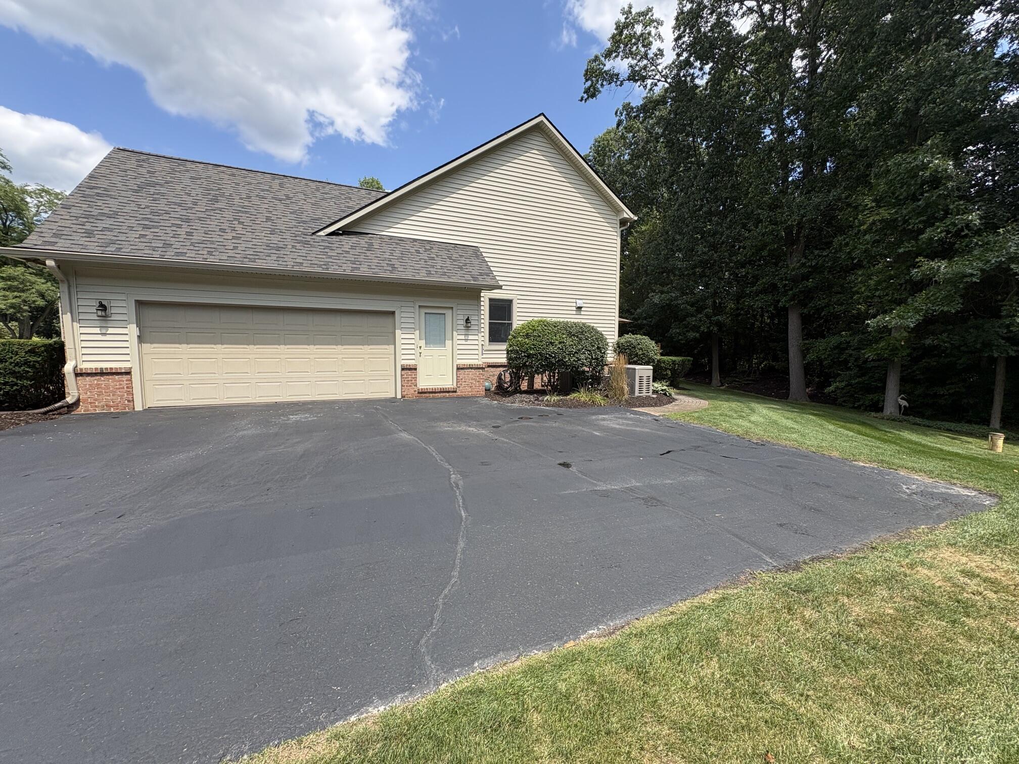 7708 Hunters Pointe Property Photo 18