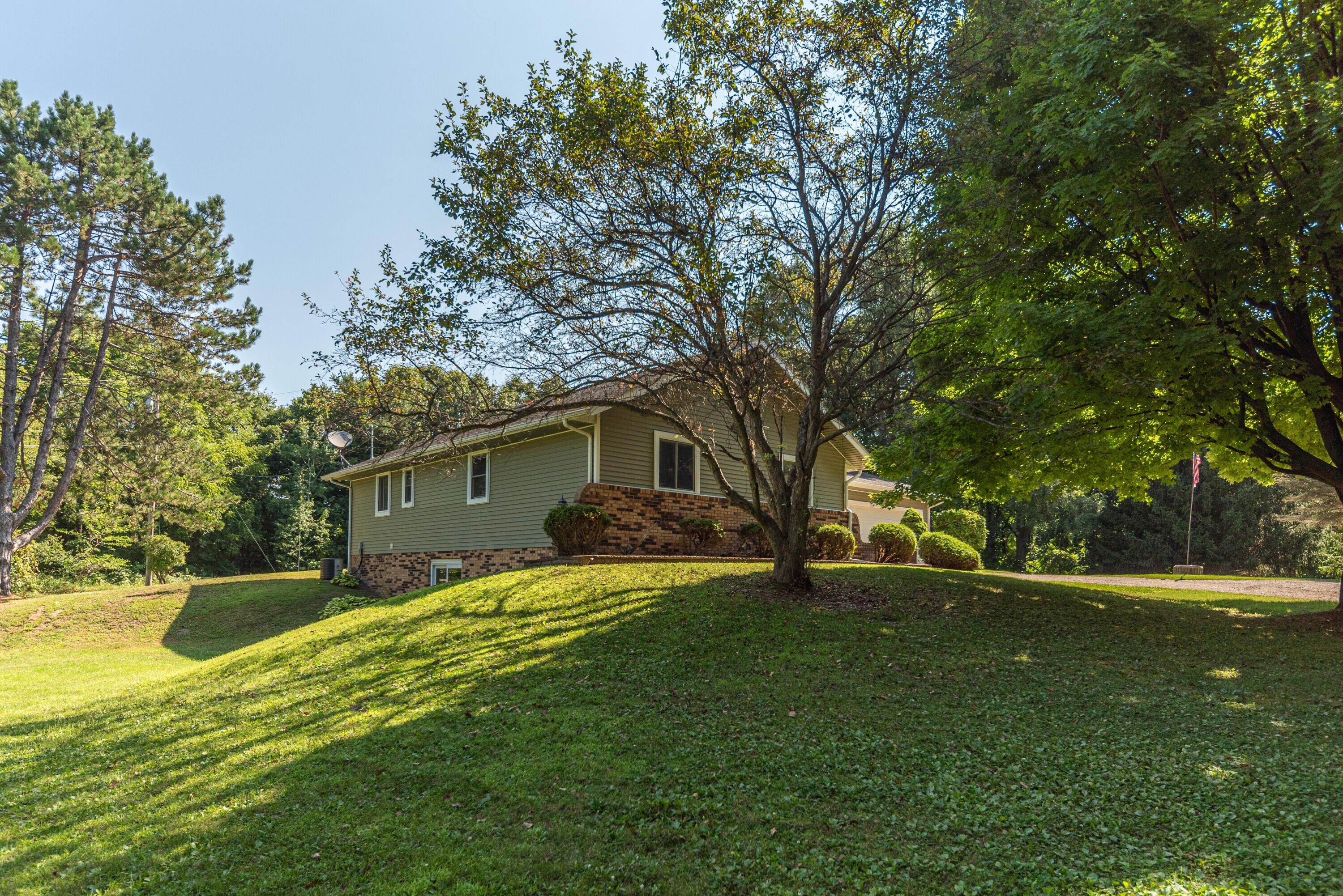 4950 Westwind Drive Property Photo 2