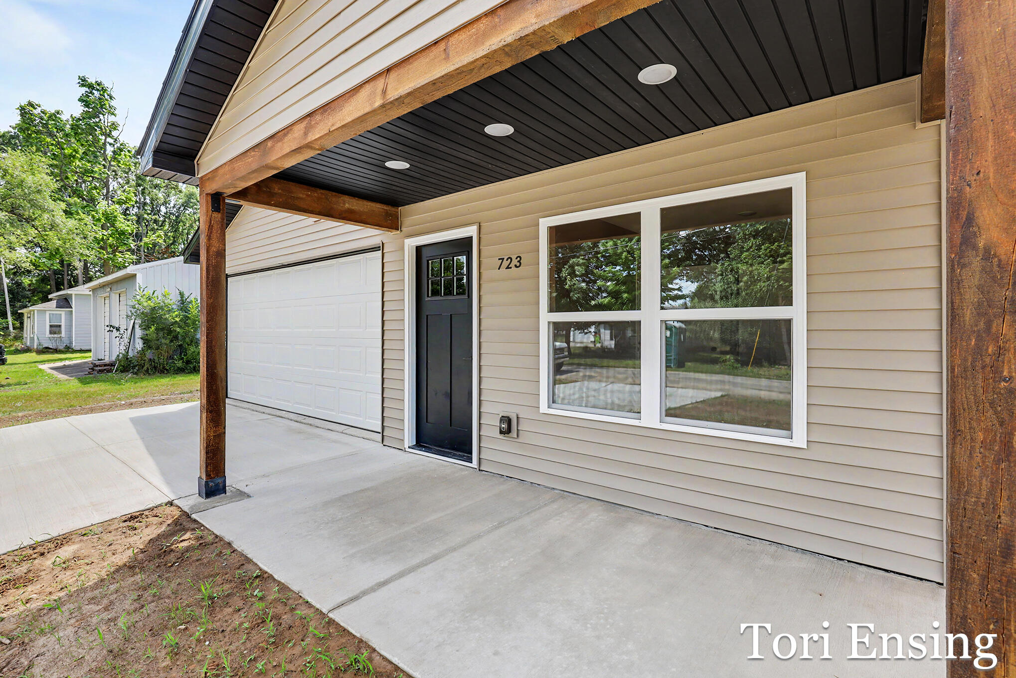 723 N Burgess Street Property Photo 4