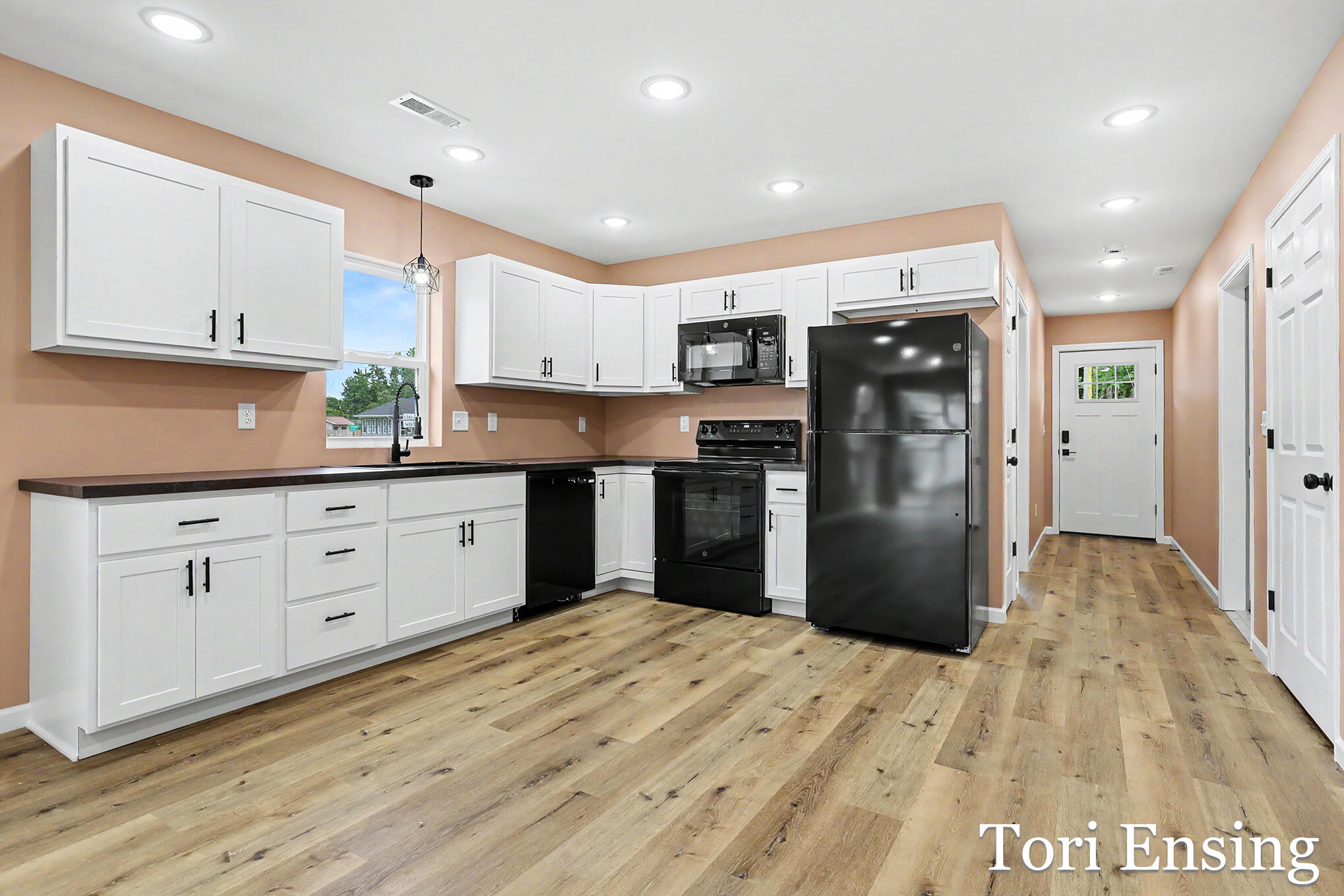 723 N Burgess Street Property Photo 8