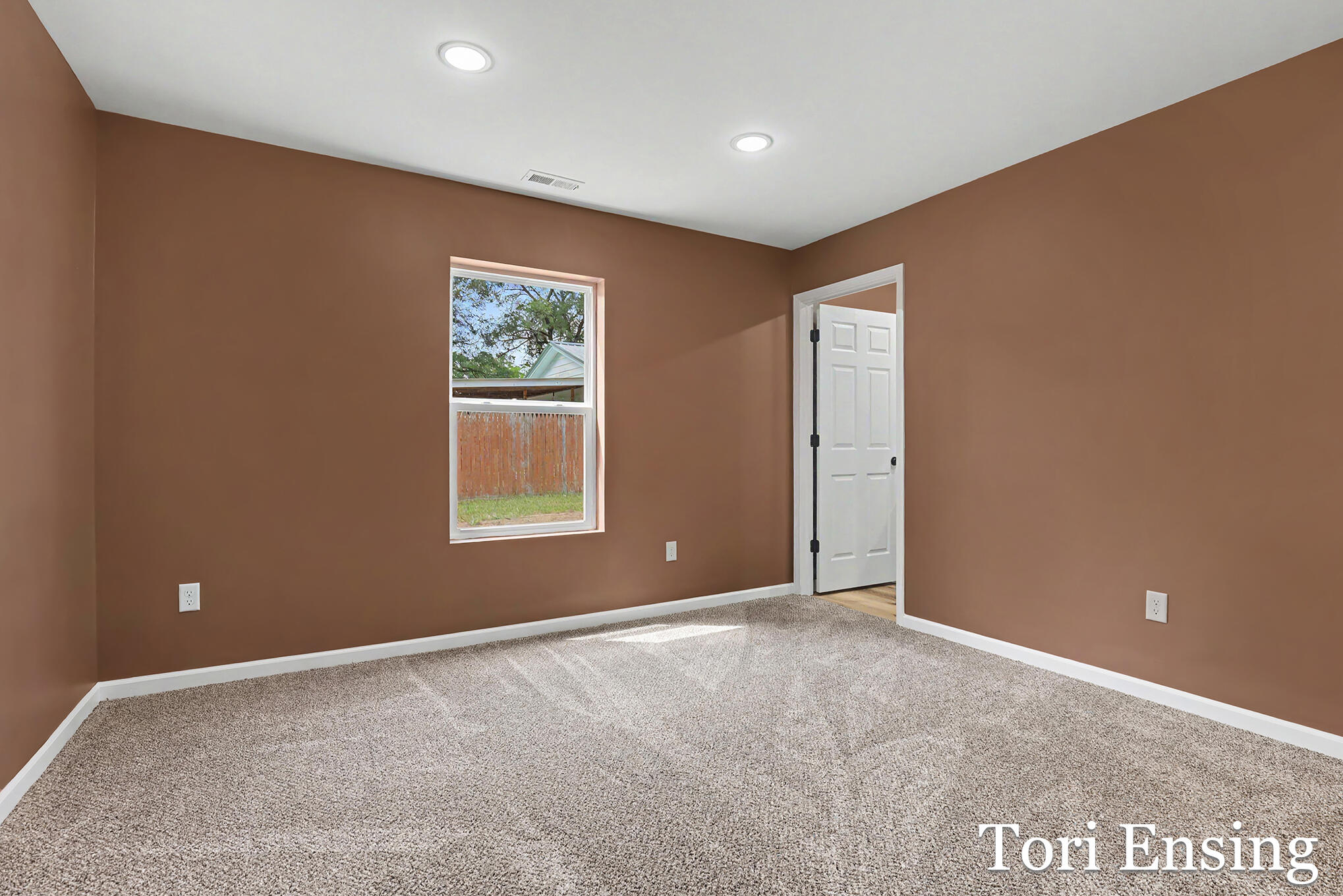 723 N Burgess Street Property Photo 24