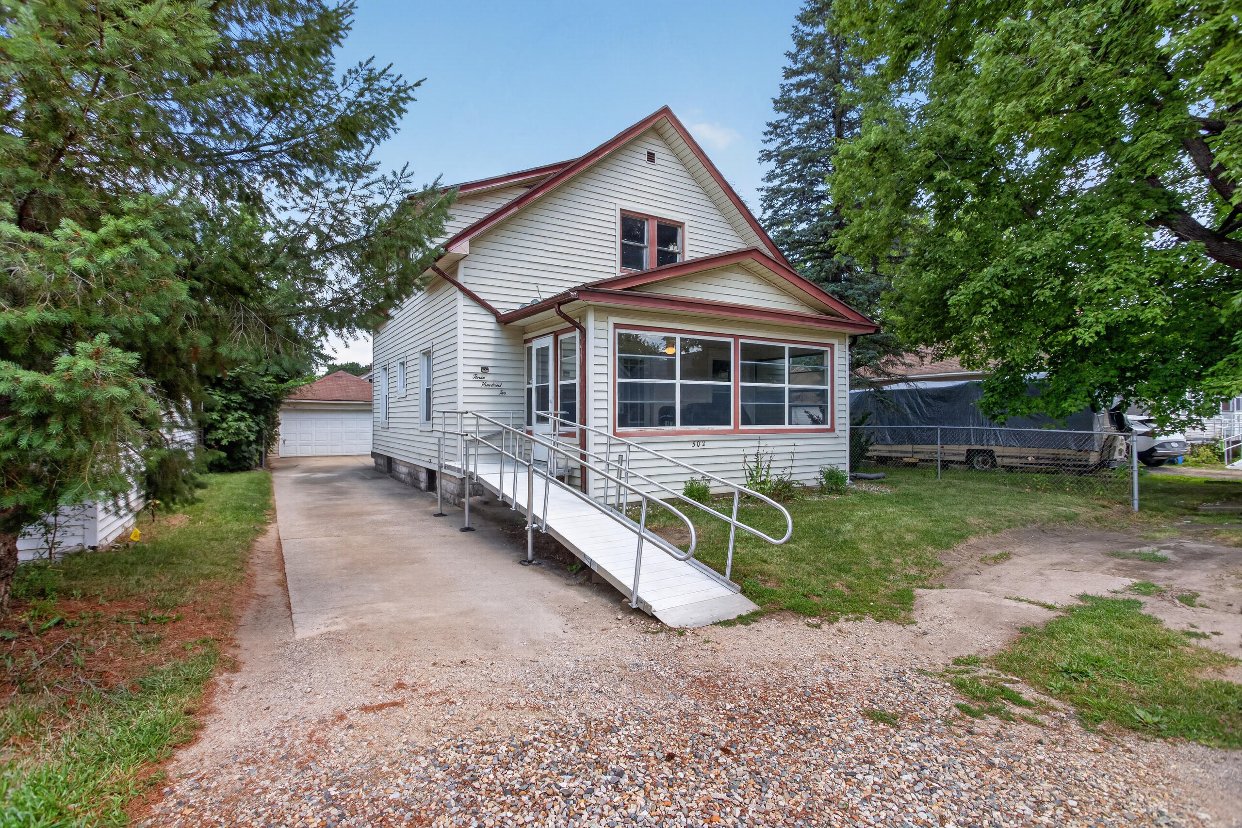 302 Cass Avenue Property Photo 1