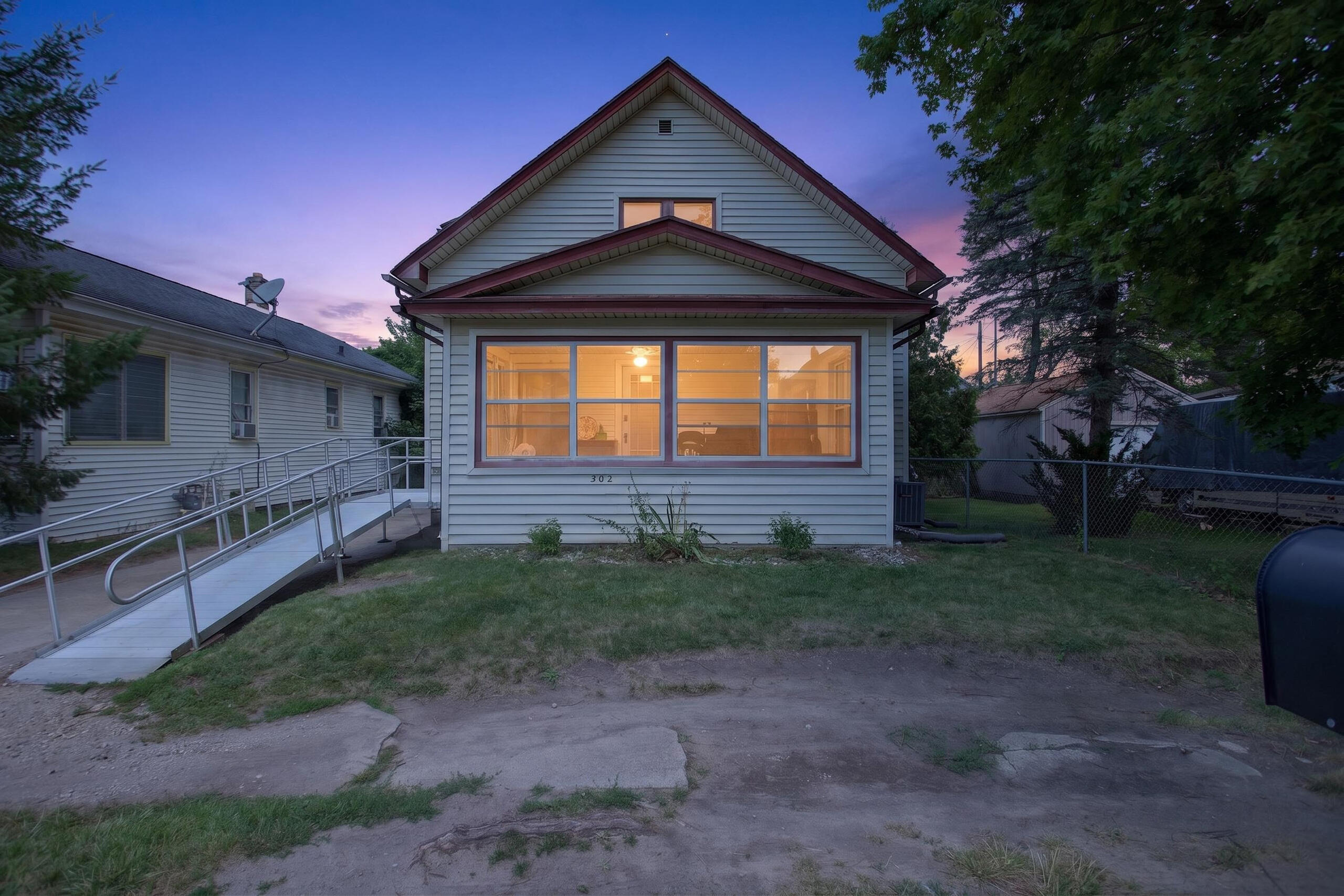 302 Cass Avenue Property Photo 3