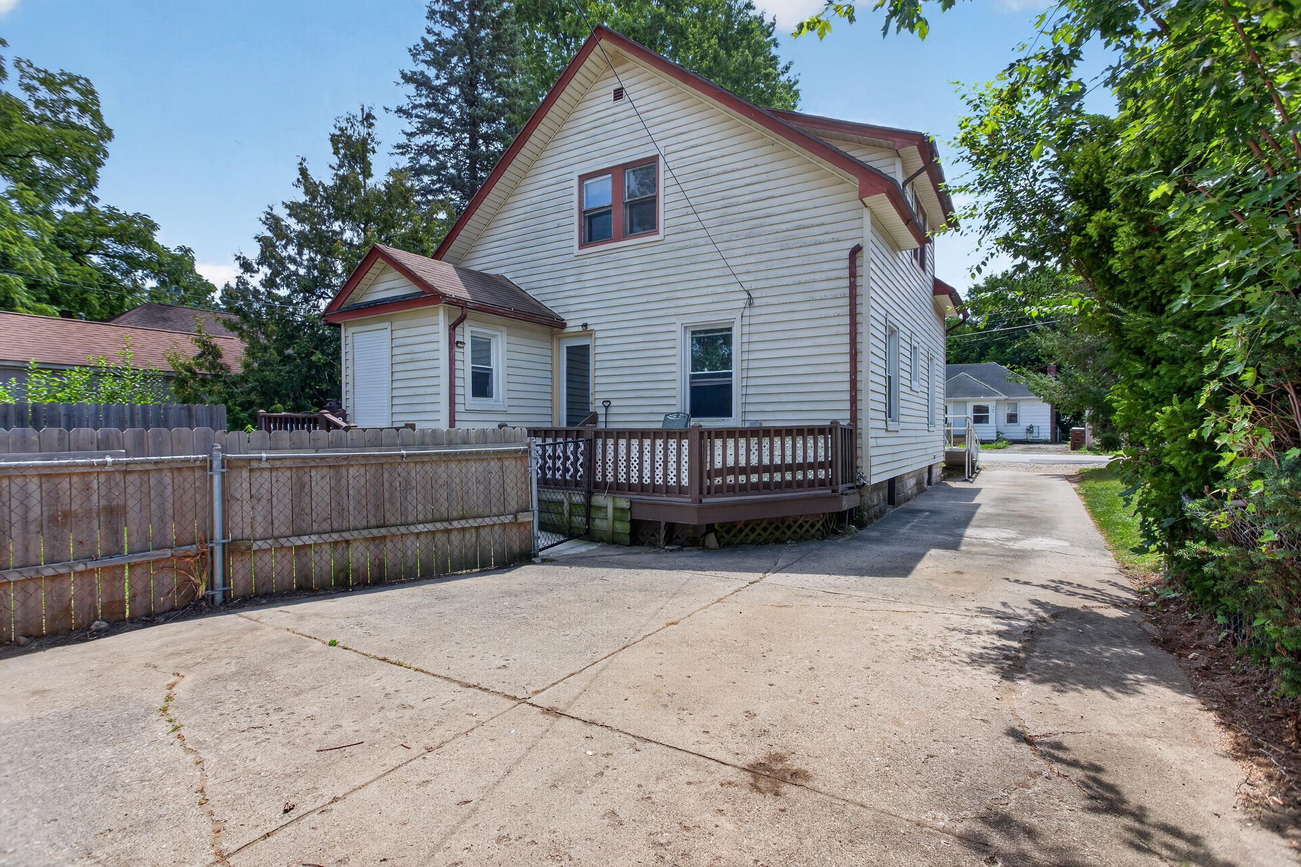 302 Cass Avenue Property Photo 38