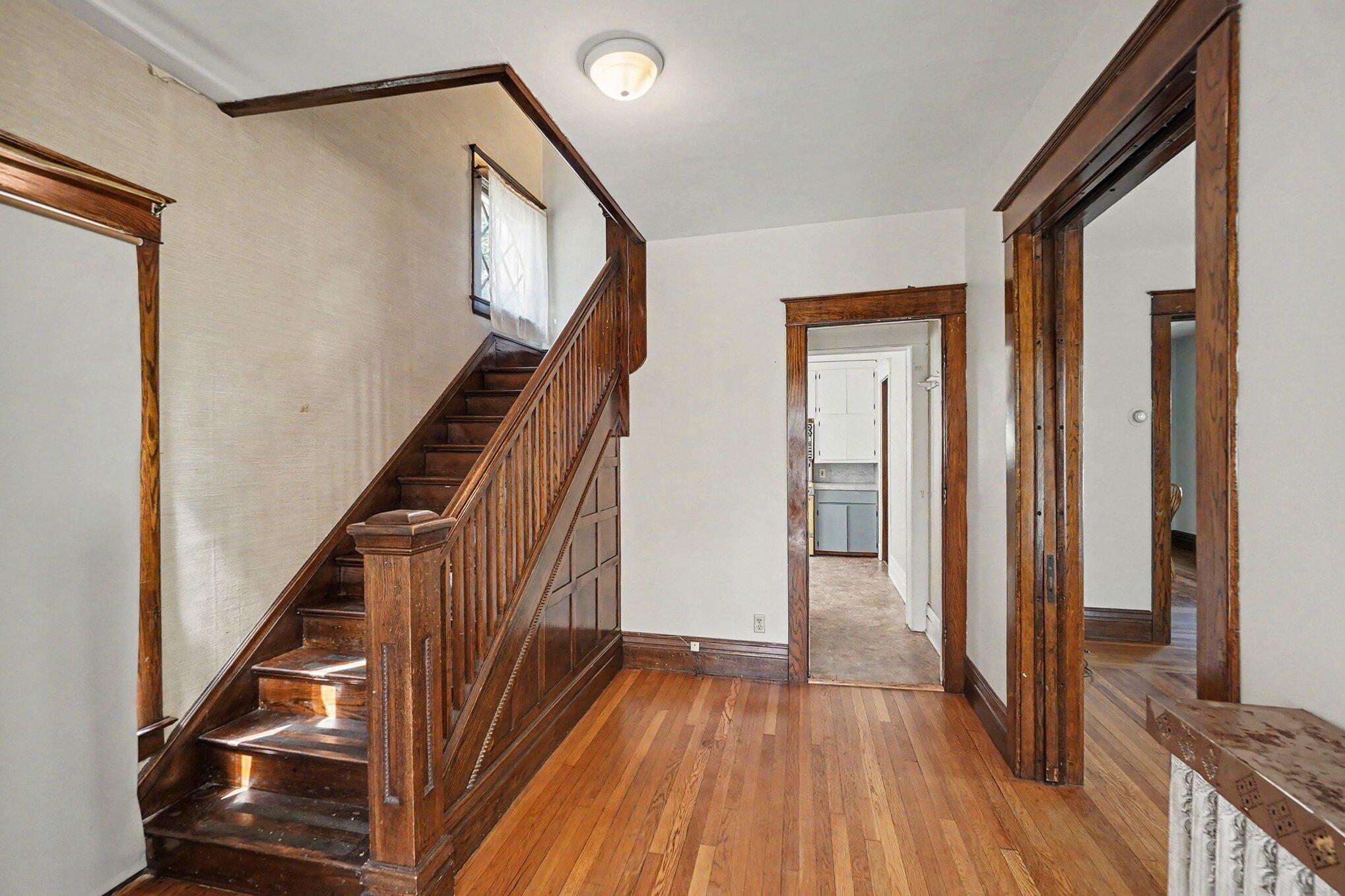 1014 S University Avenue Property Photo 4