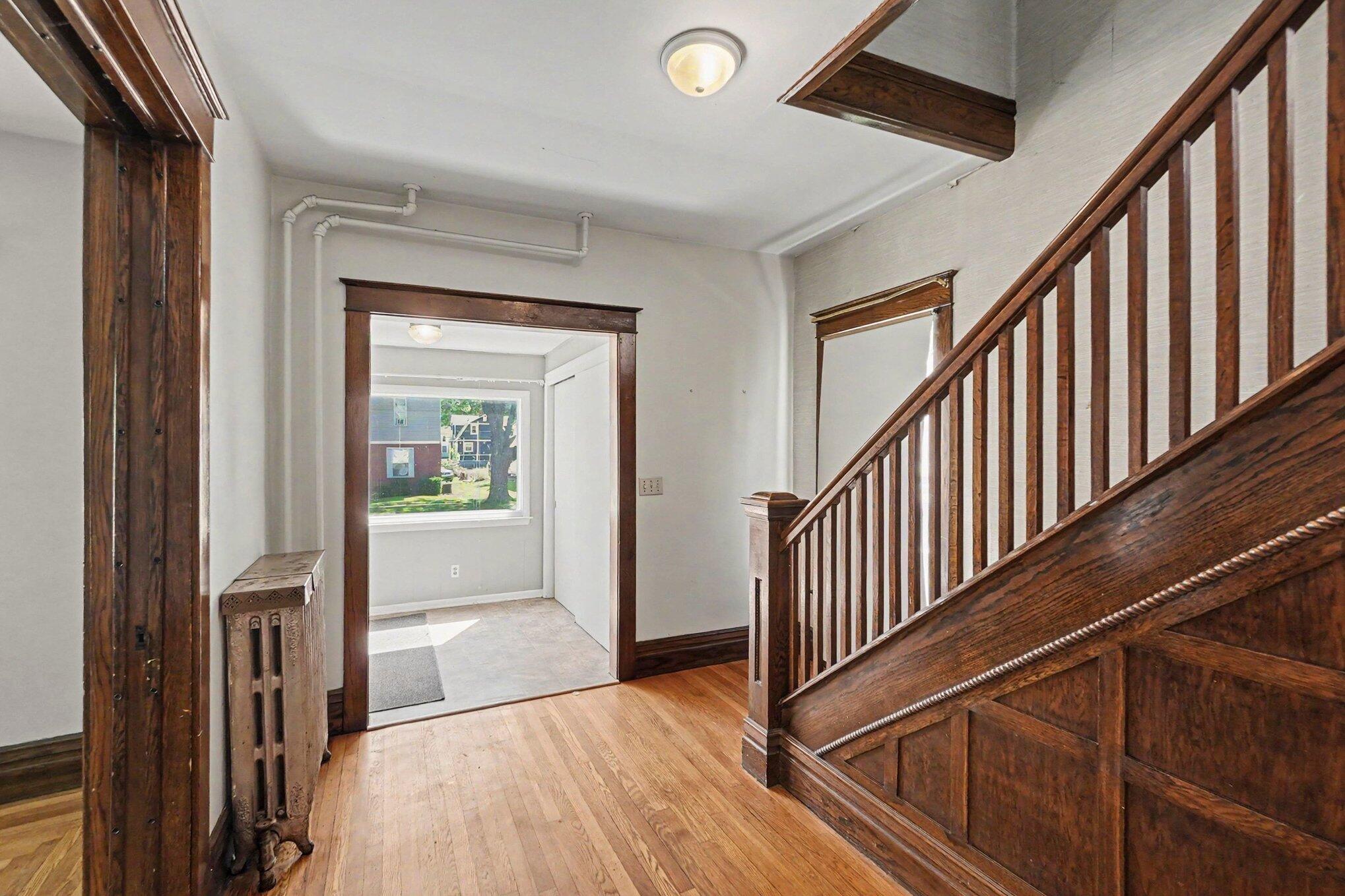 1014 S University Avenue Property Photo 5