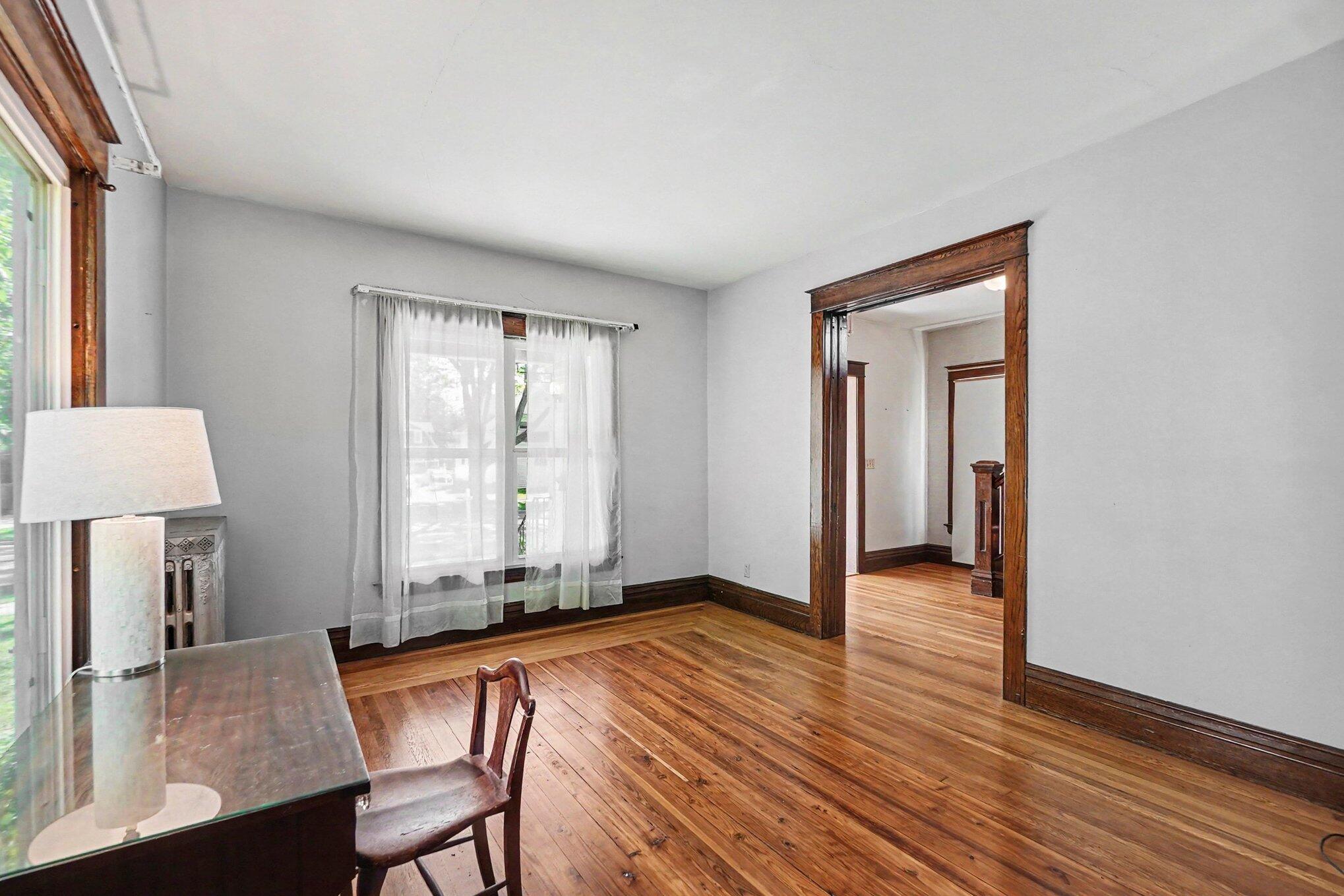 1014 S University Avenue Property Photo 6