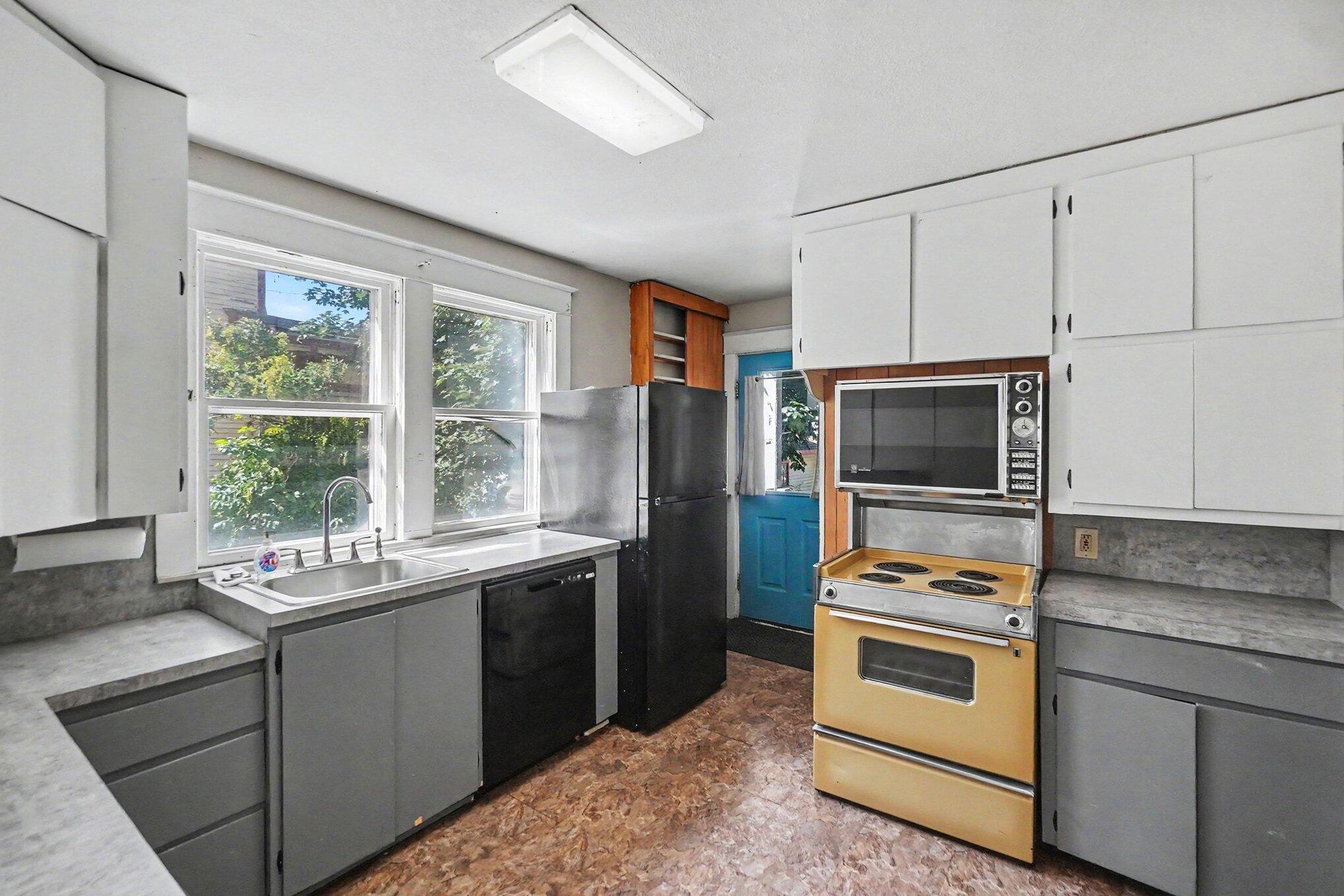 1014 S University Avenue Property Photo 8