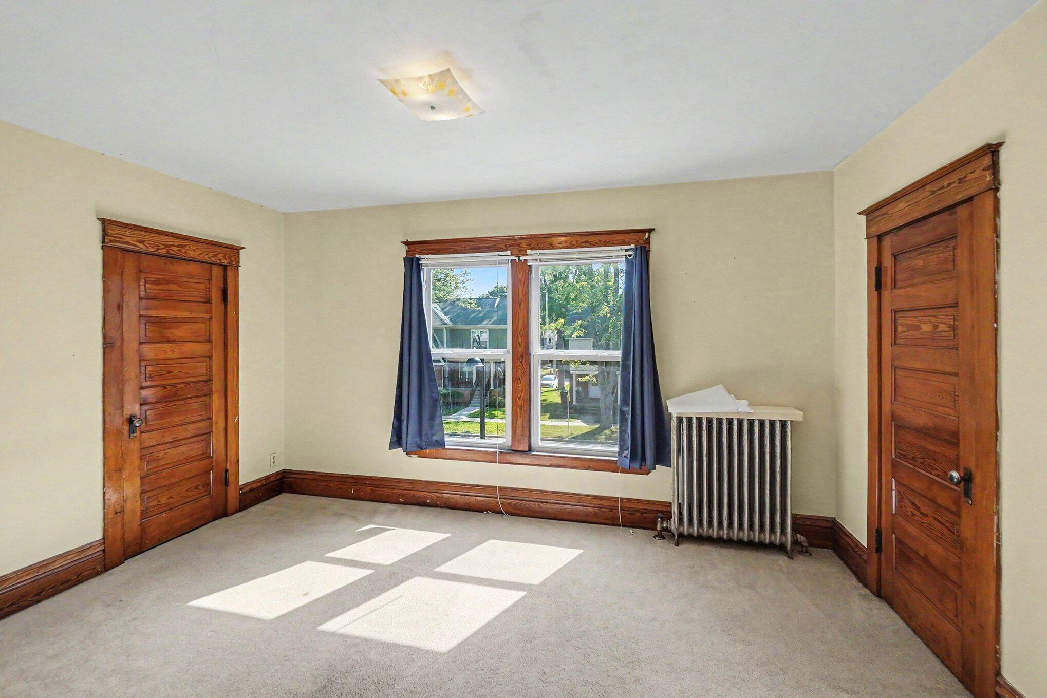 1014 S University Avenue Property Photo 15