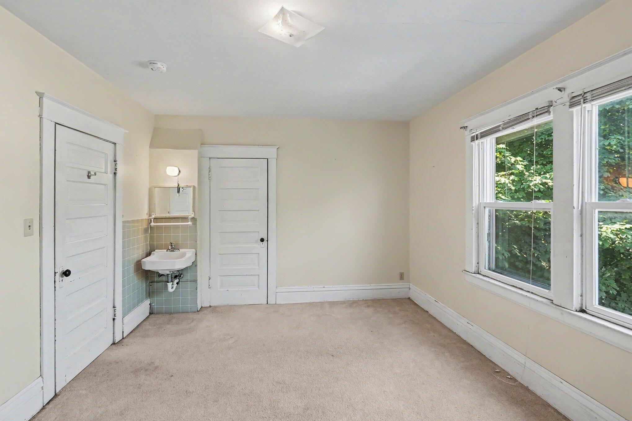 1014 S University Avenue Property Photo 21