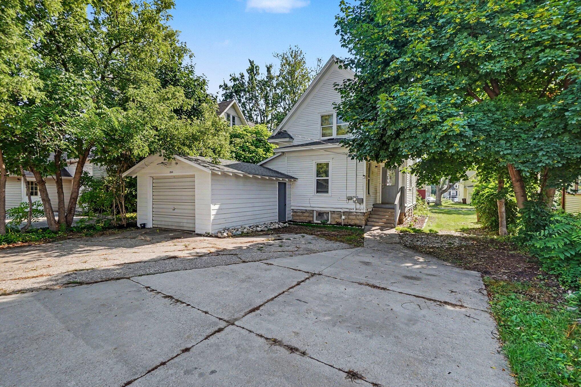 1014 S University Avenue Property Photo 23
