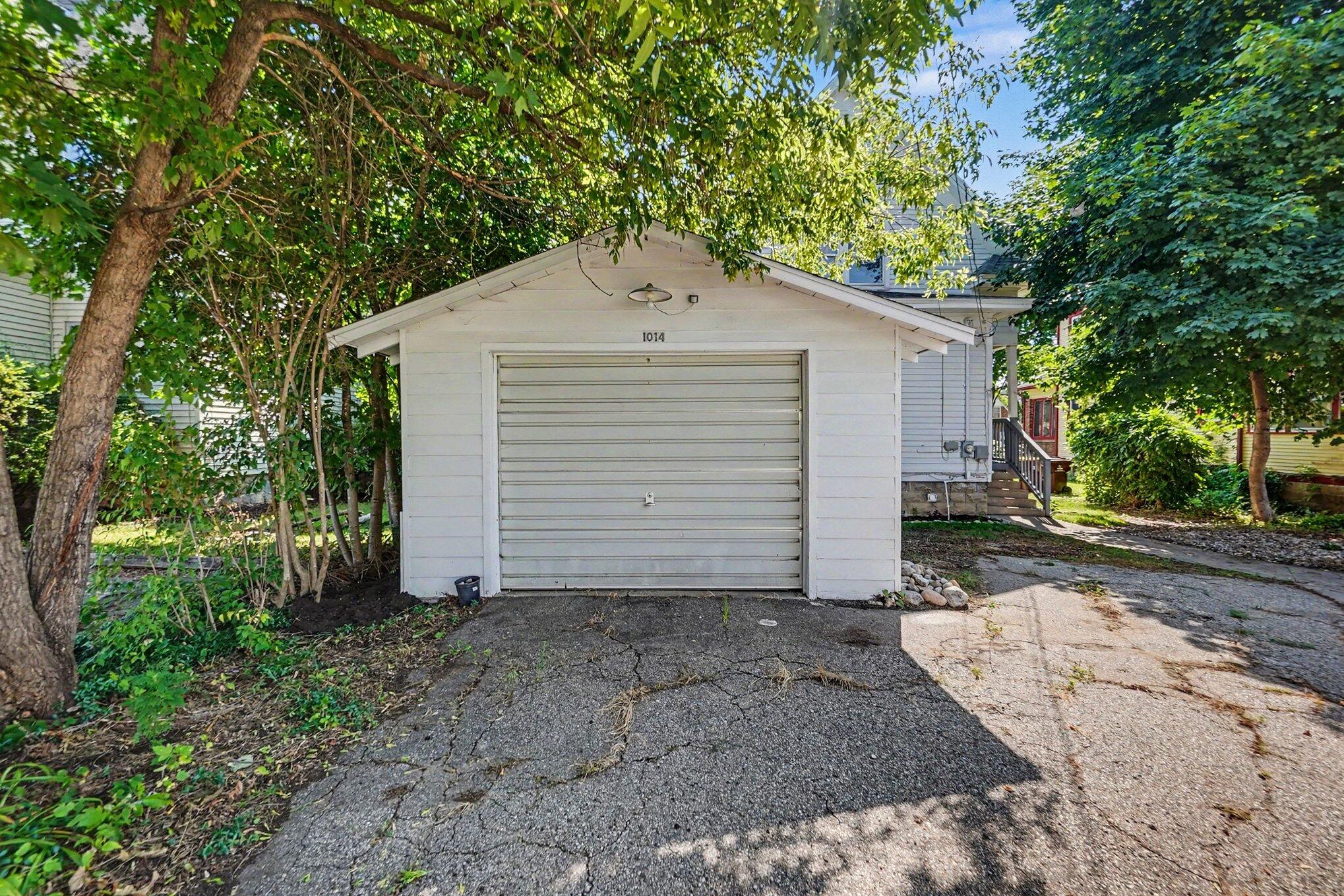 1014 S University Avenue Property Photo 24