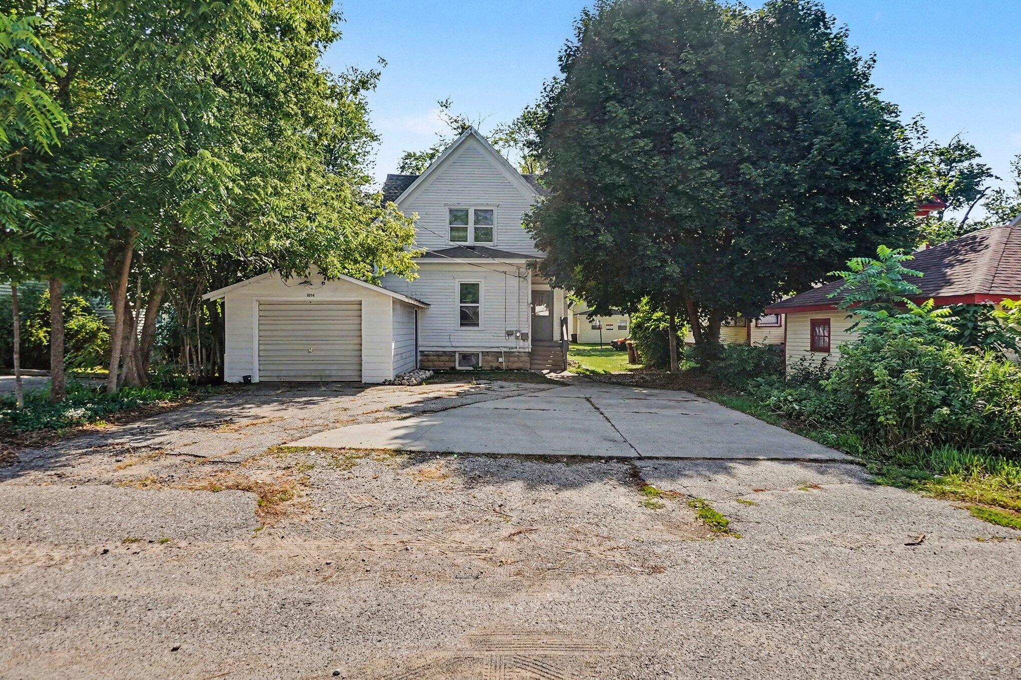 1014 S University Avenue Property Photo 25