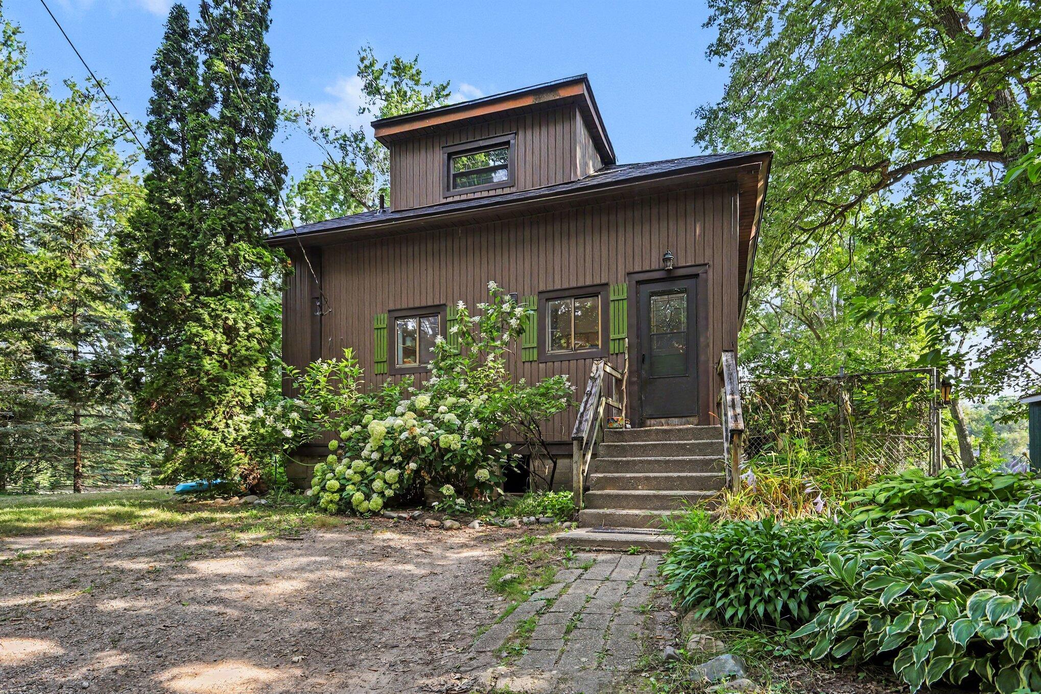 2067 Riverbank Avenue Ne Property Photo 1