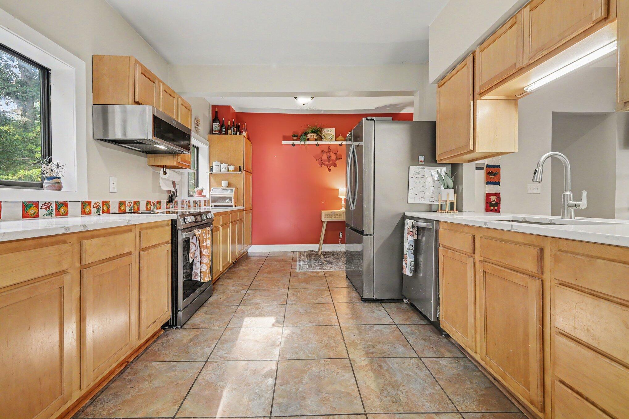 2067 Riverbank Avenue Ne Property Photo 4