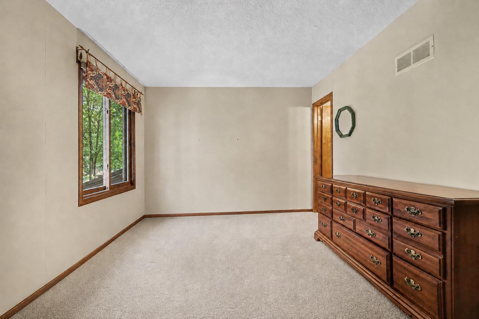 2579 Chatham Woods Drive Se Property Photo 14