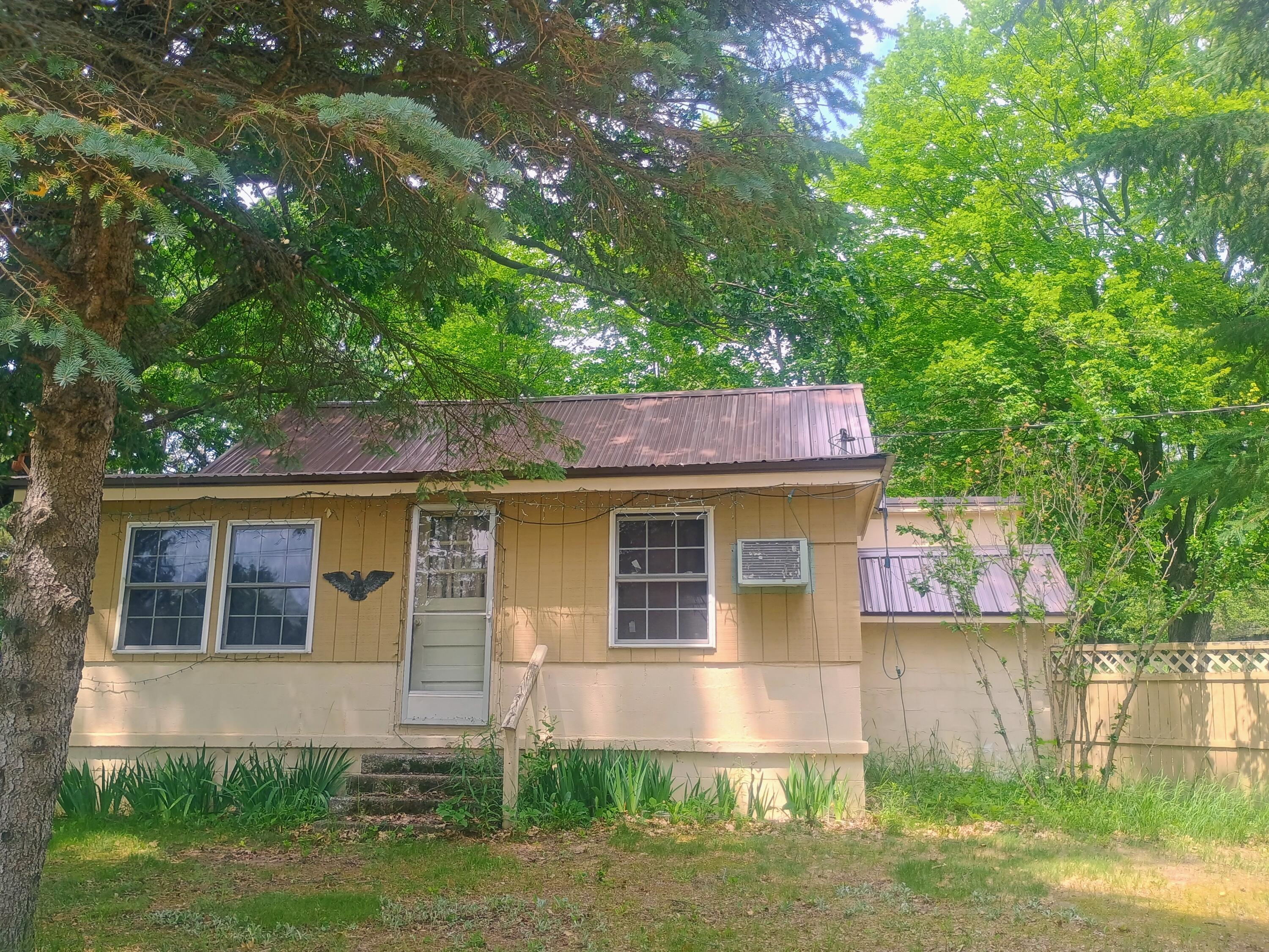 18222 18042 Us-10 Property Photo 1