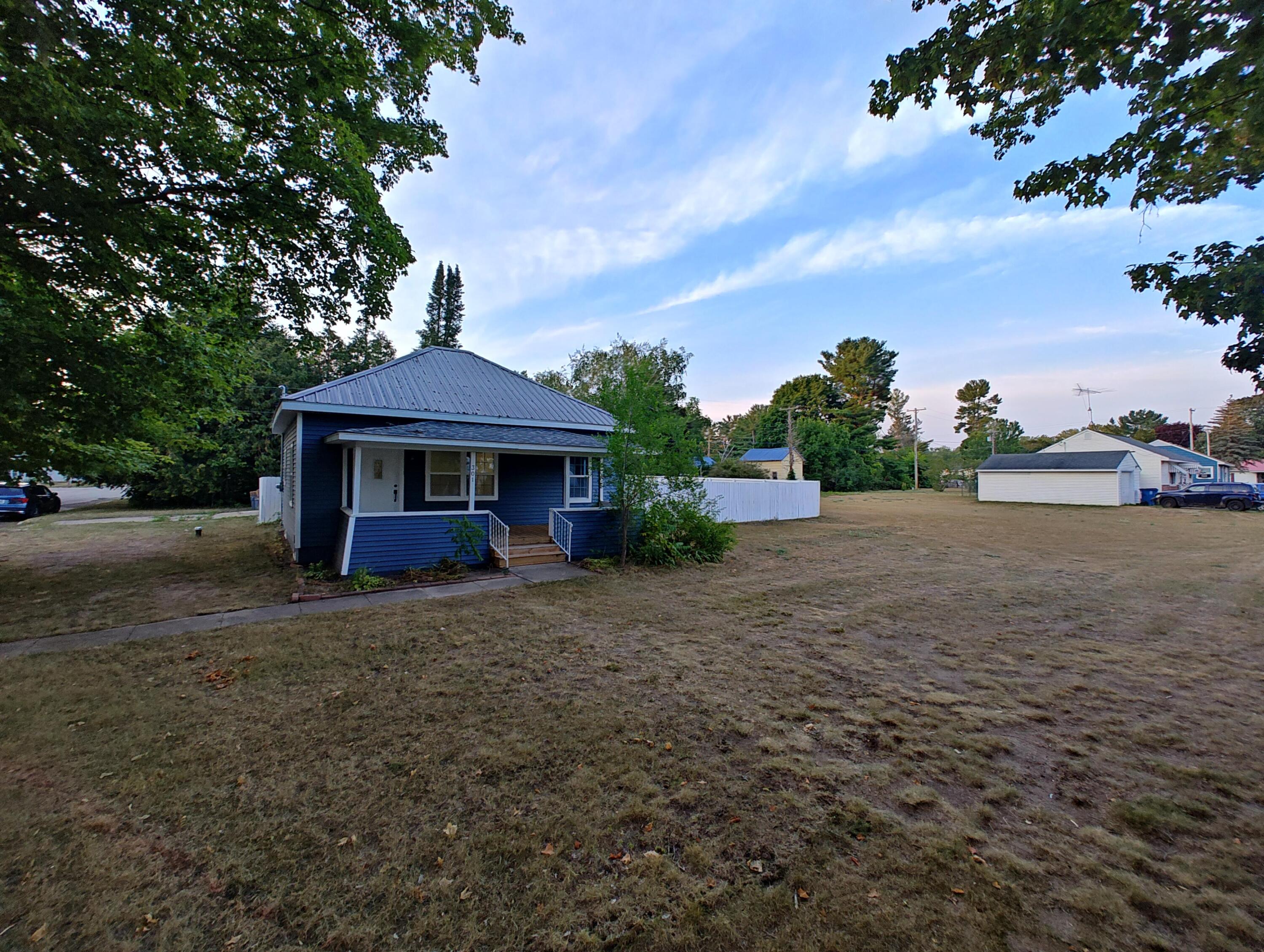 301 E Angel Avenue Property Photo 1