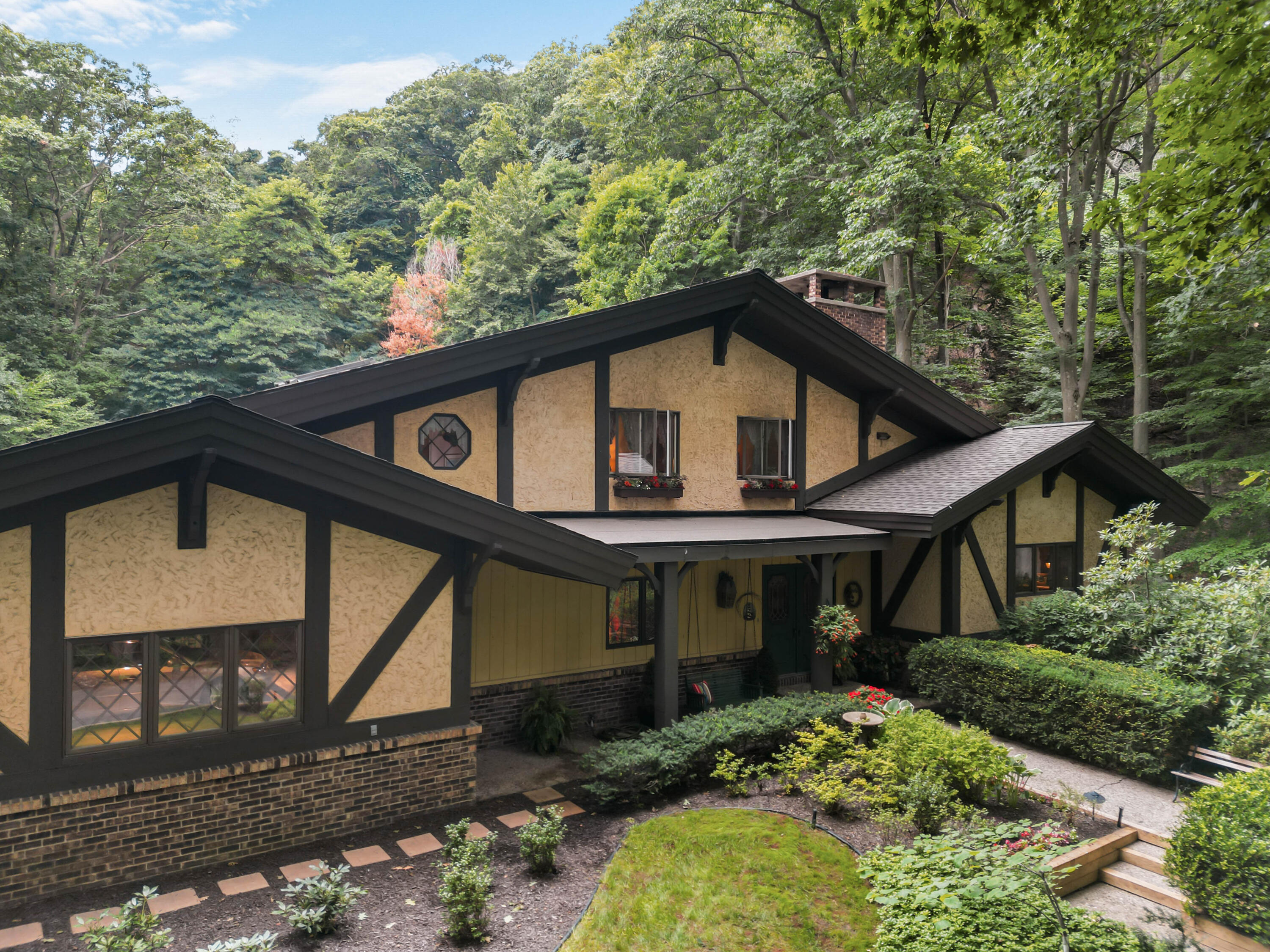 12879 Lakeshore Drive Property Photo 1