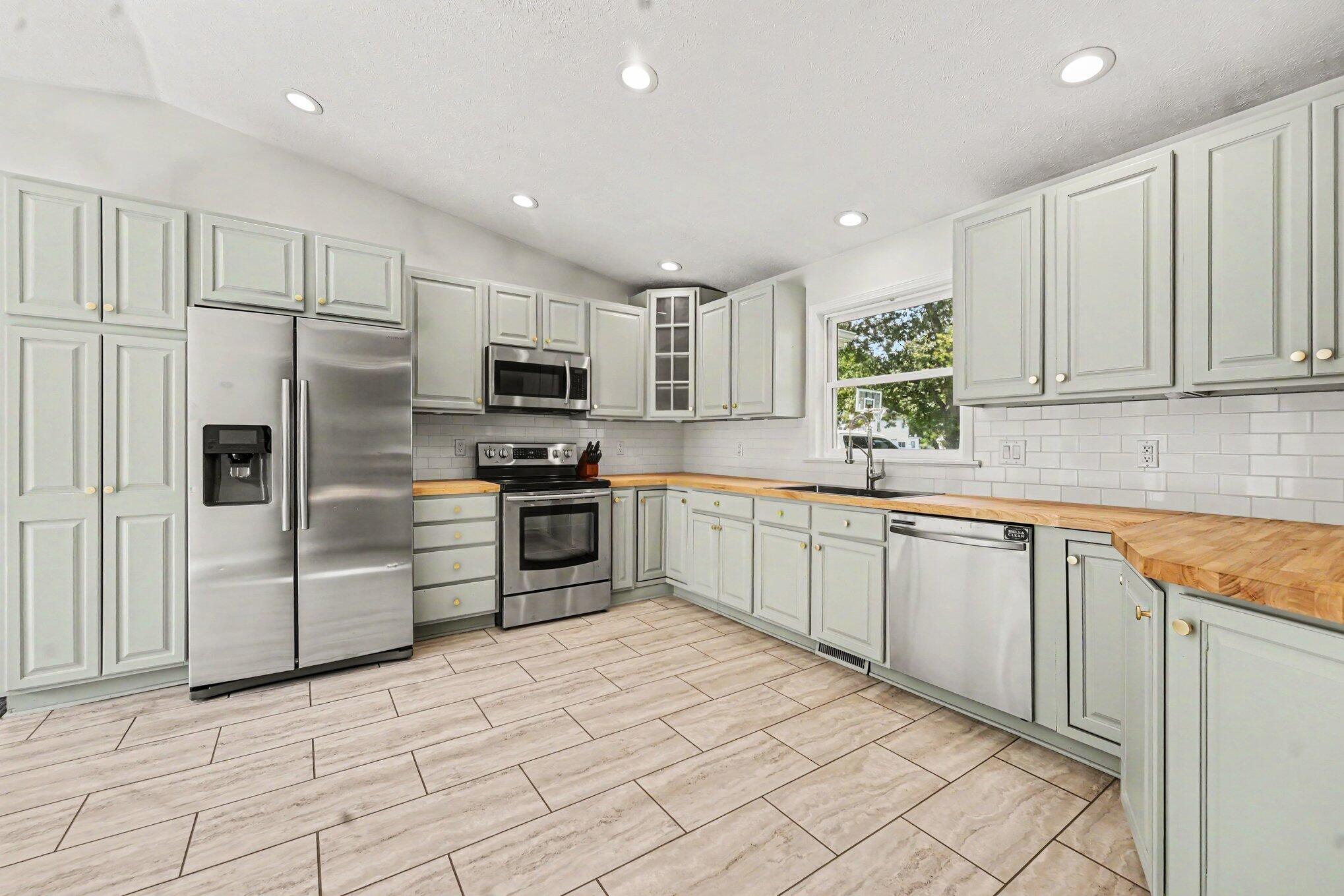 4372 Hunsberger Avenue Ne Property Photo 12