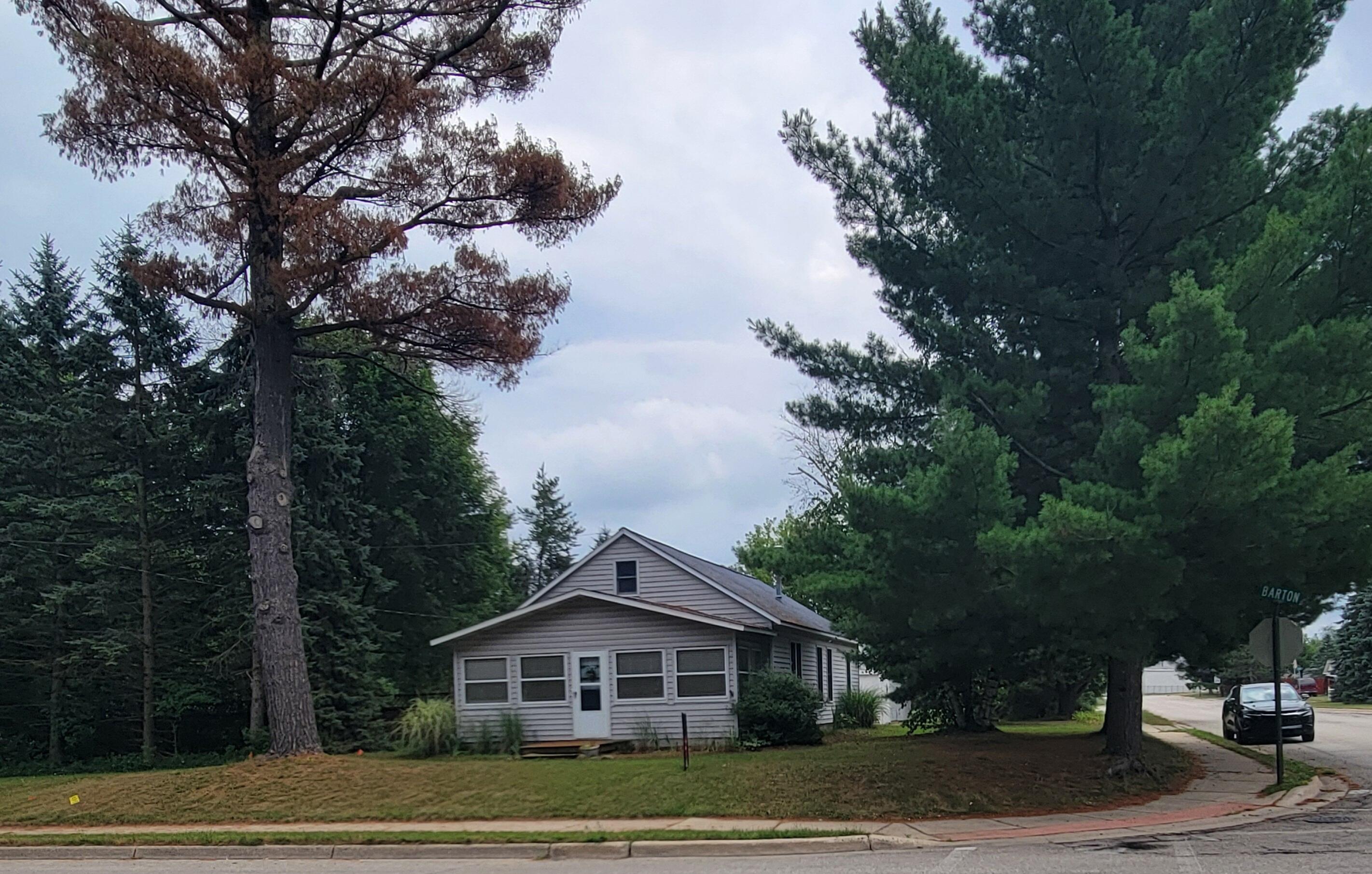 8 E Barton Street Property Photo 3