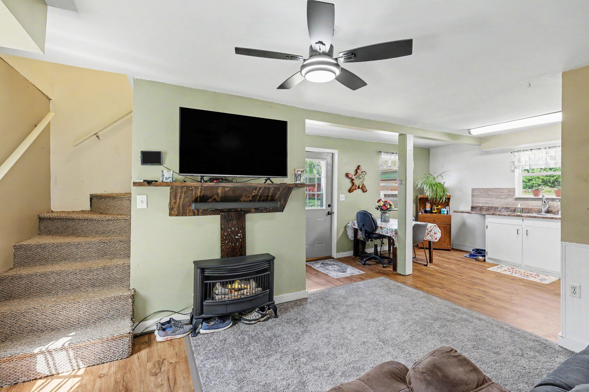 5366 Folks Road Property Photo 4