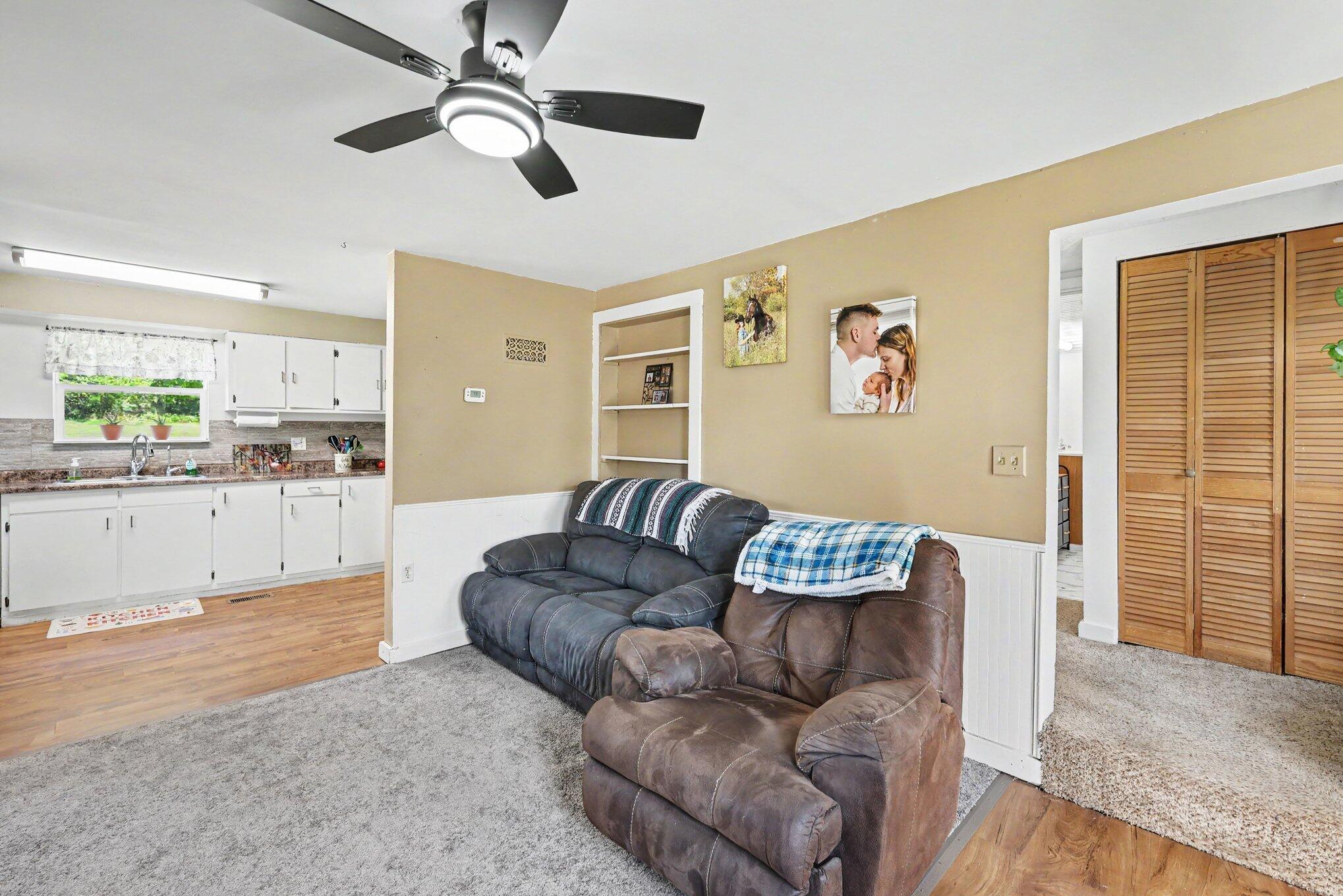 5366 Folks Road Property Photo 6