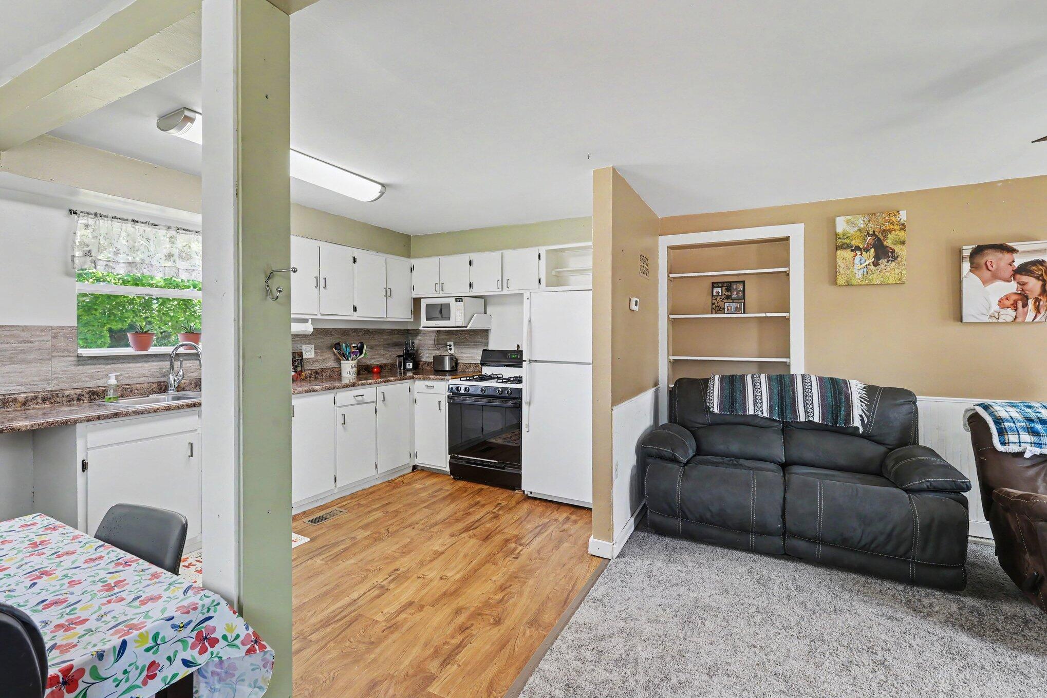5366 Folks Road Property Photo 8