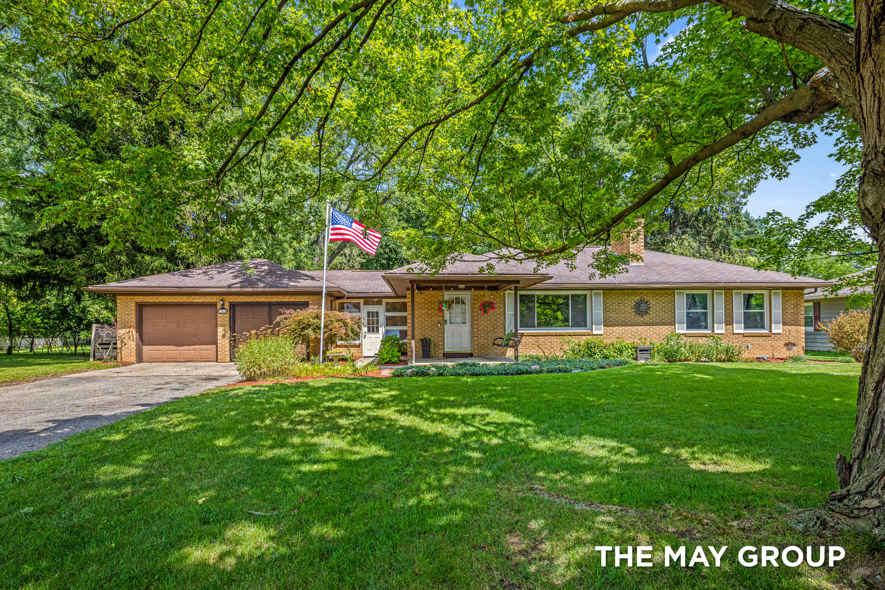 1515 Lancashire Drive Se Property Photo 1