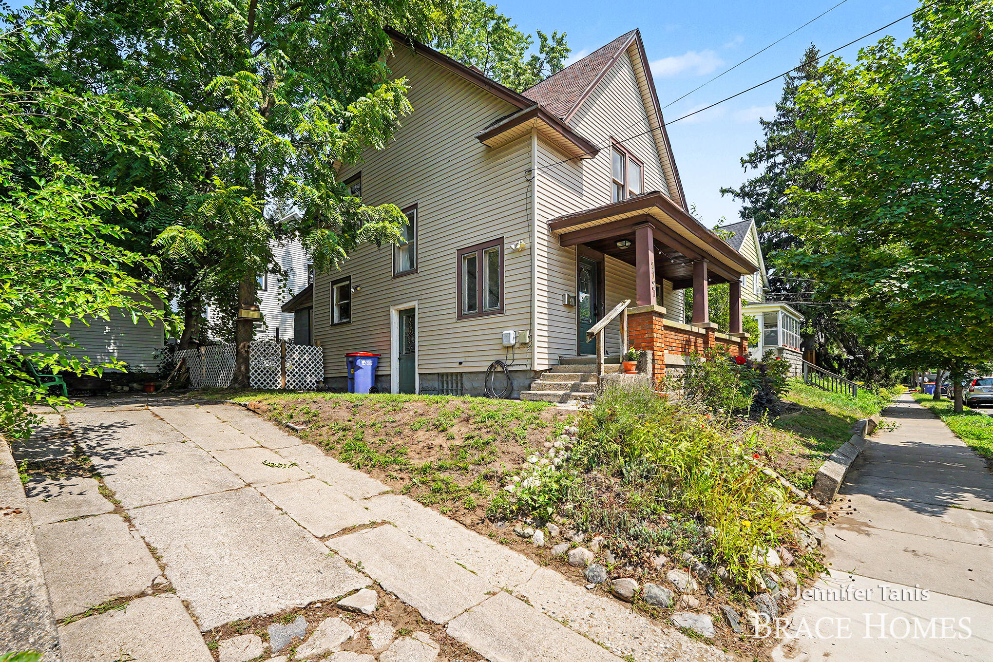1121 Baxter Street Se Property Photo 3