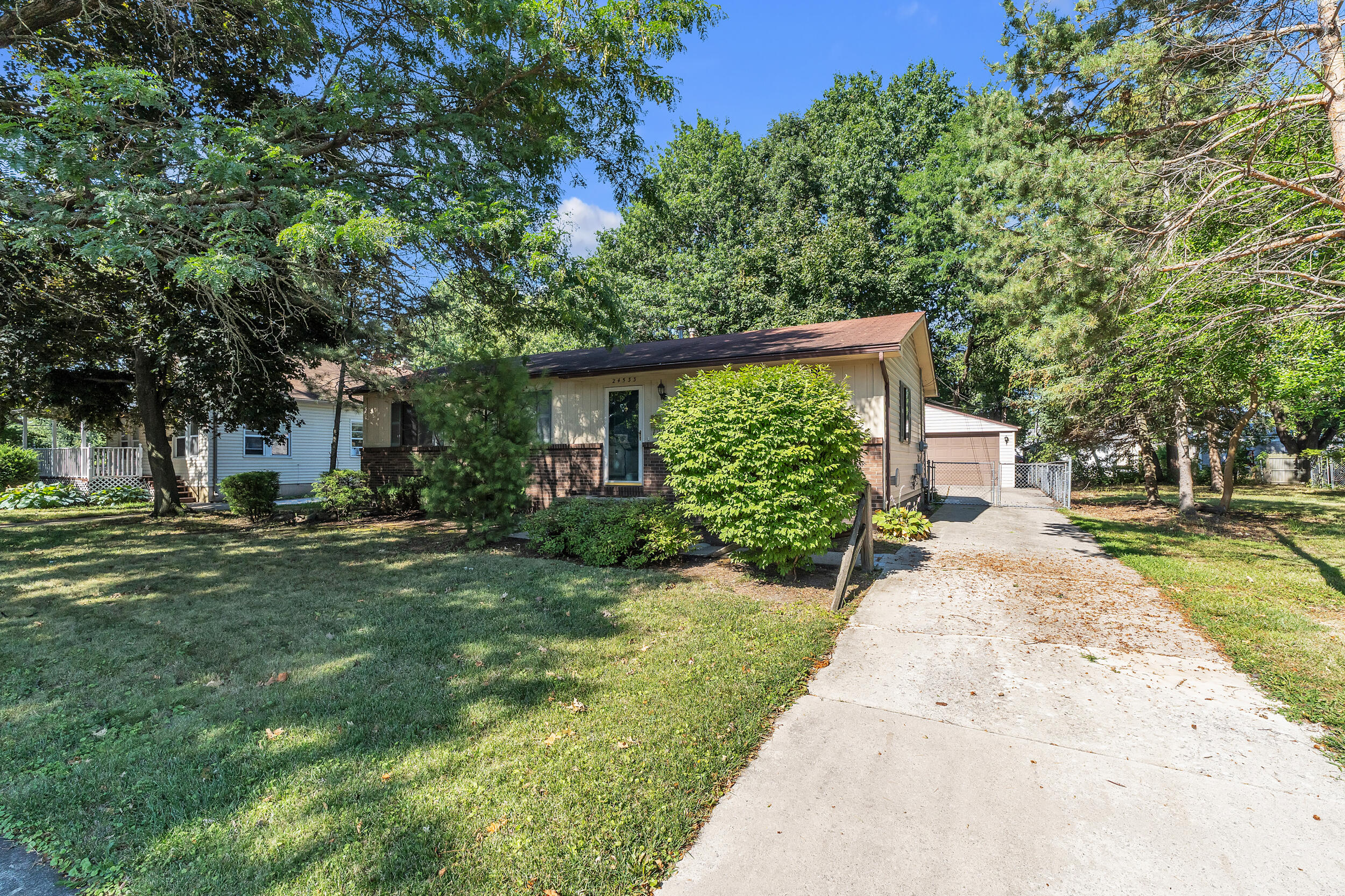 24533 Grove Avenue Property Photo 2