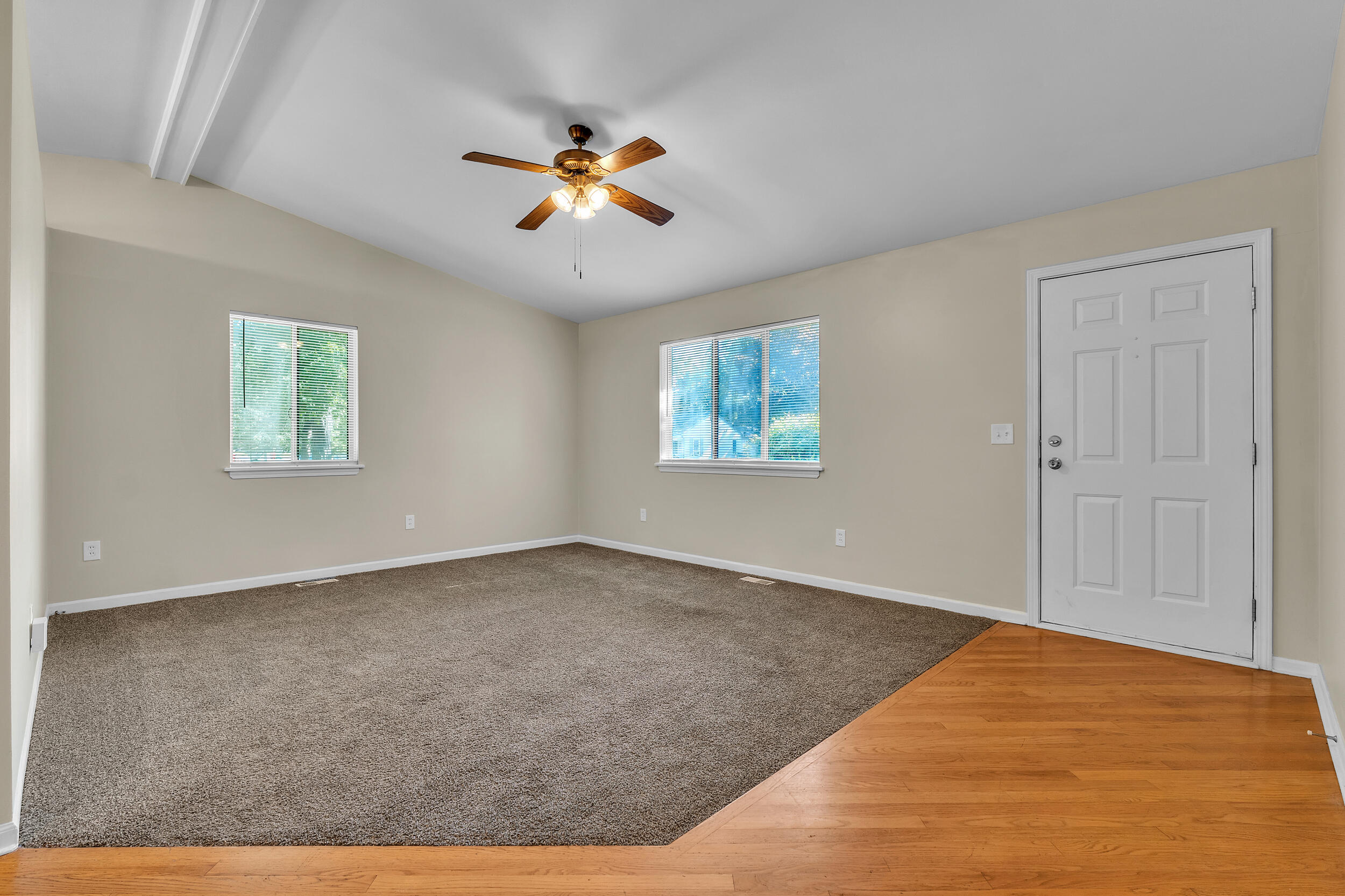 24533 Grove Avenue Property Photo 4