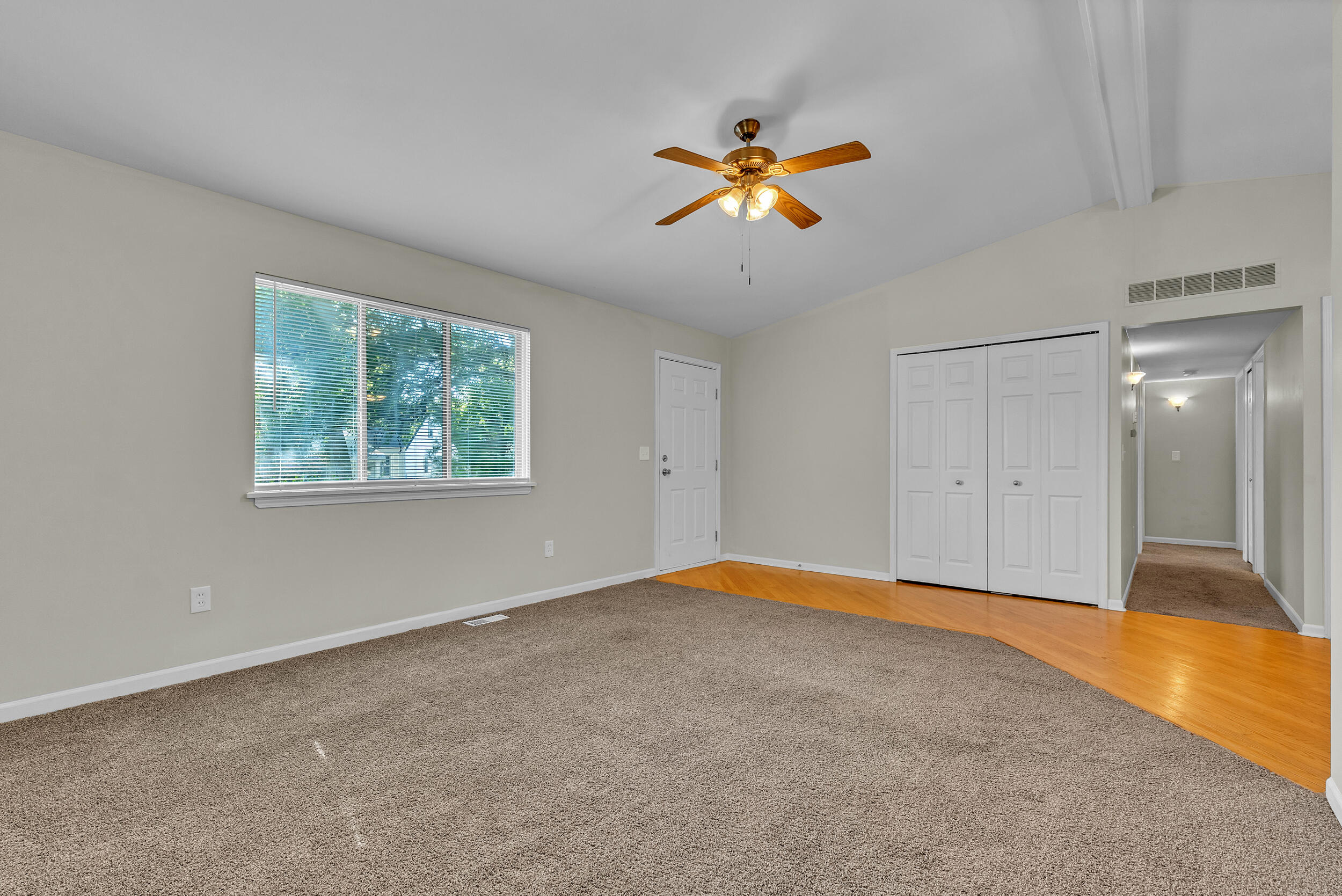 24533 Grove Avenue Property Photo 7