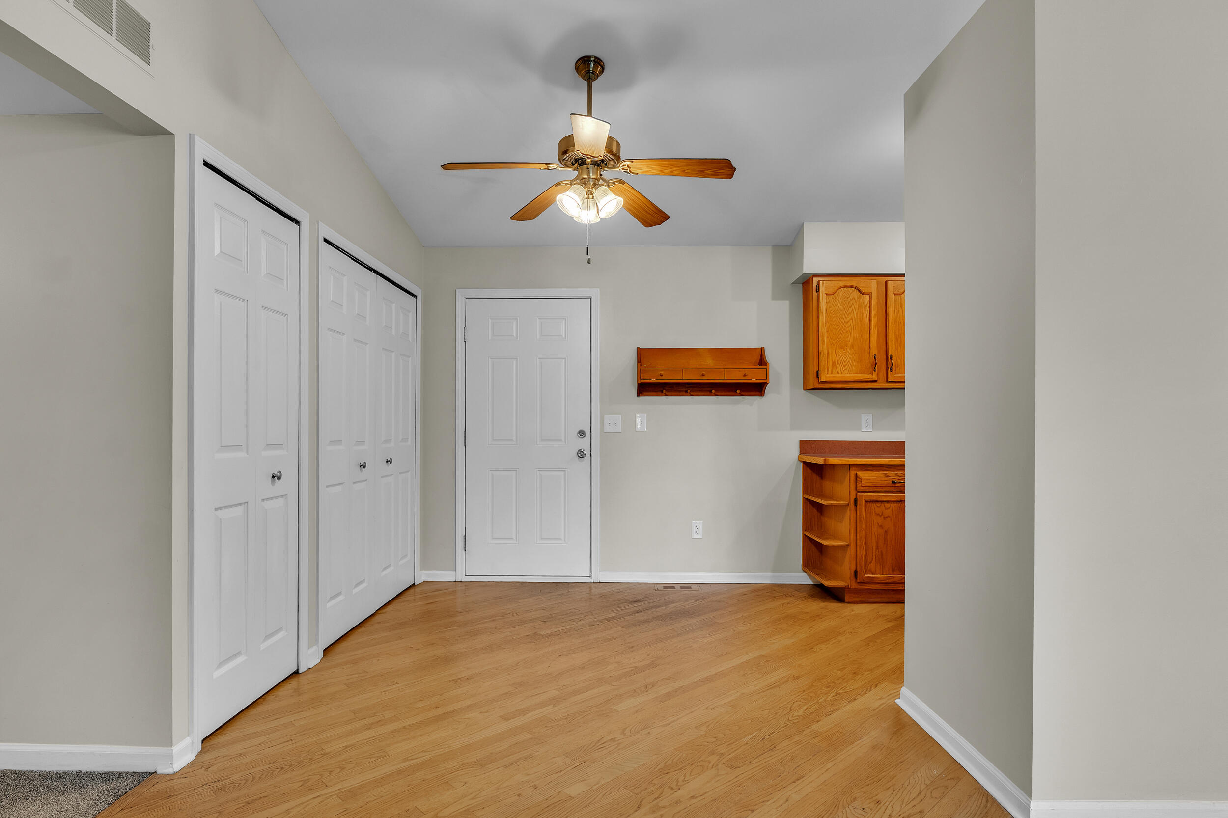 24533 Grove Avenue Property Photo 8