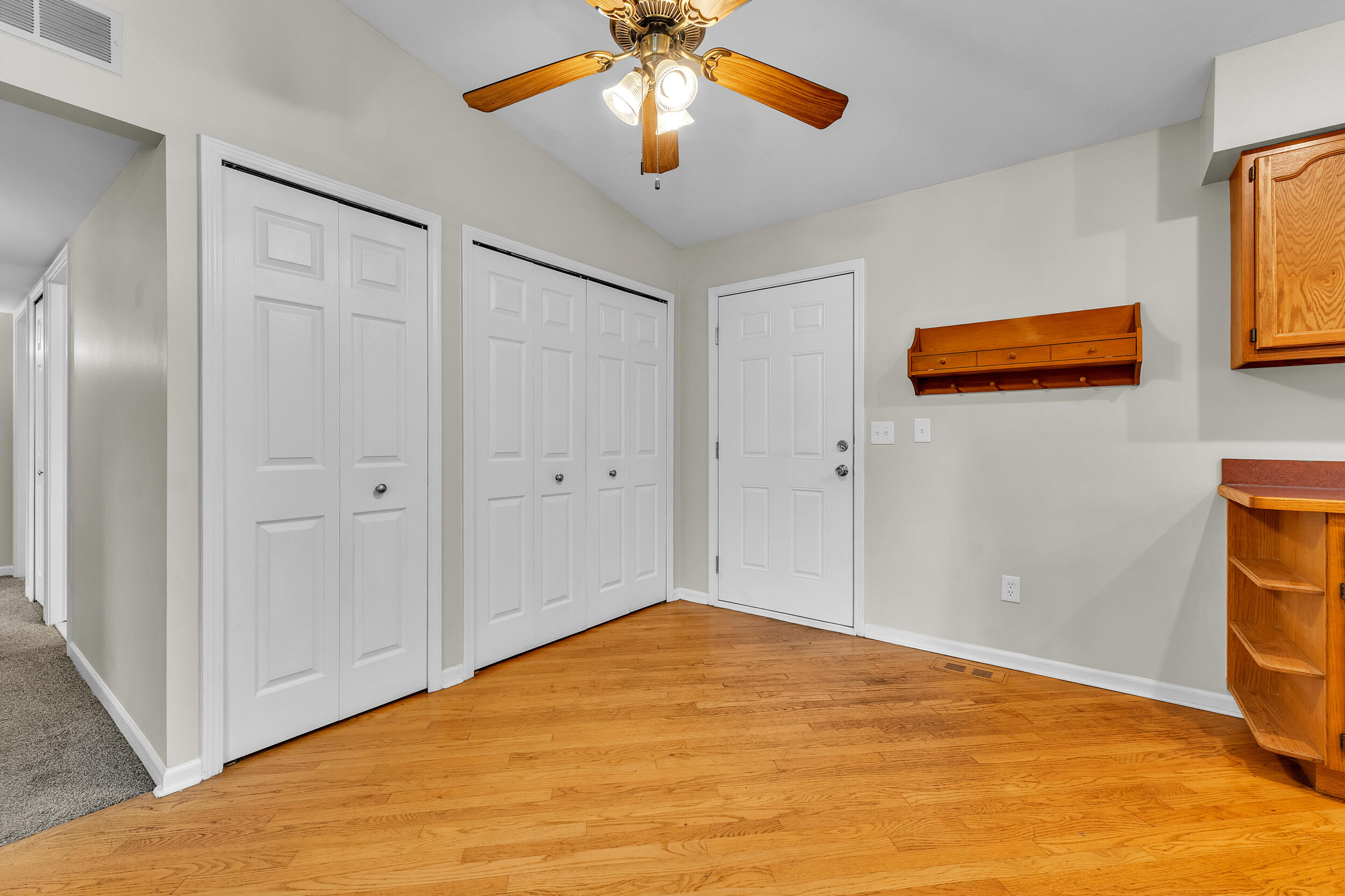 24533 Grove Avenue Property Photo 9