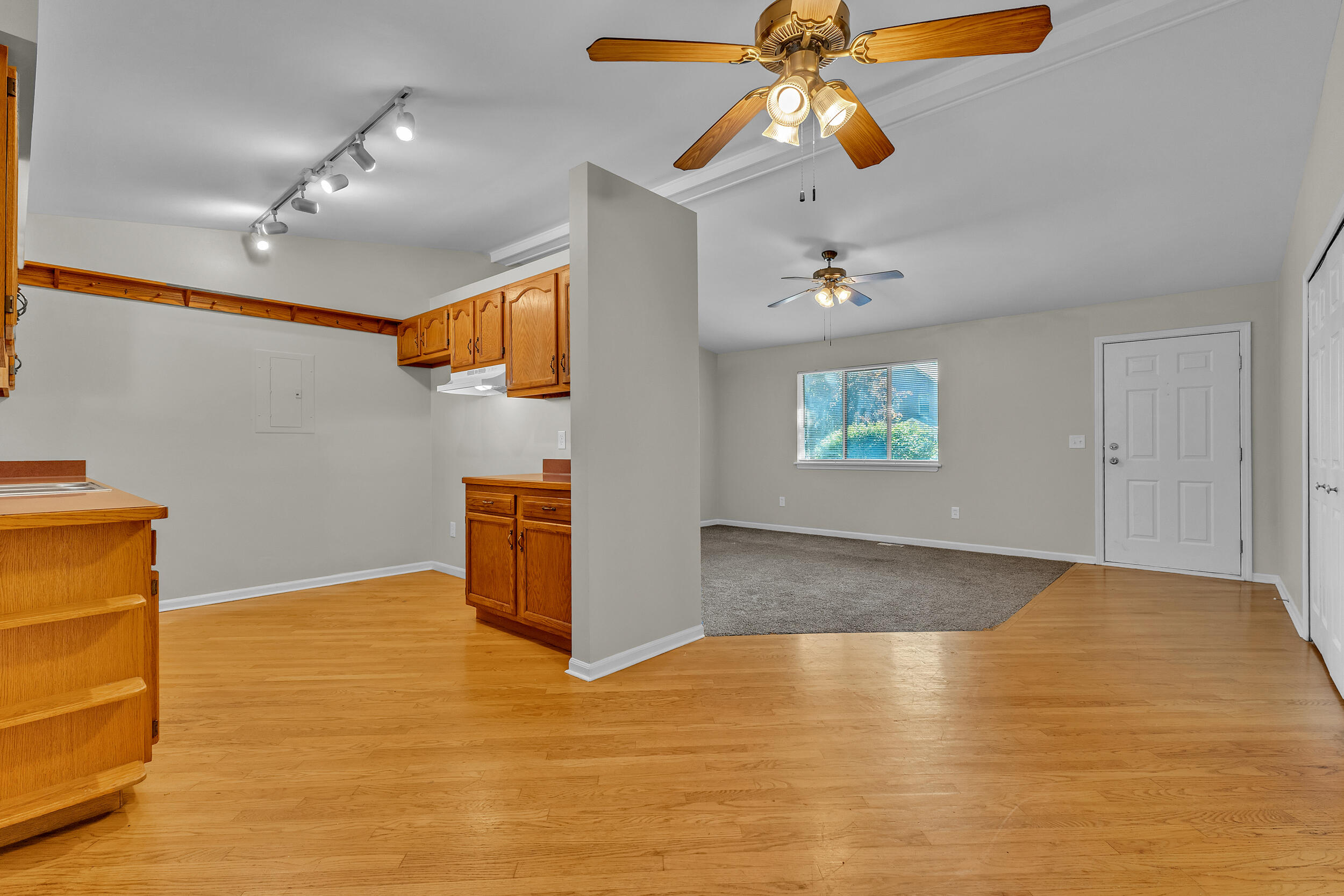 24533 Grove Avenue Property Photo 11