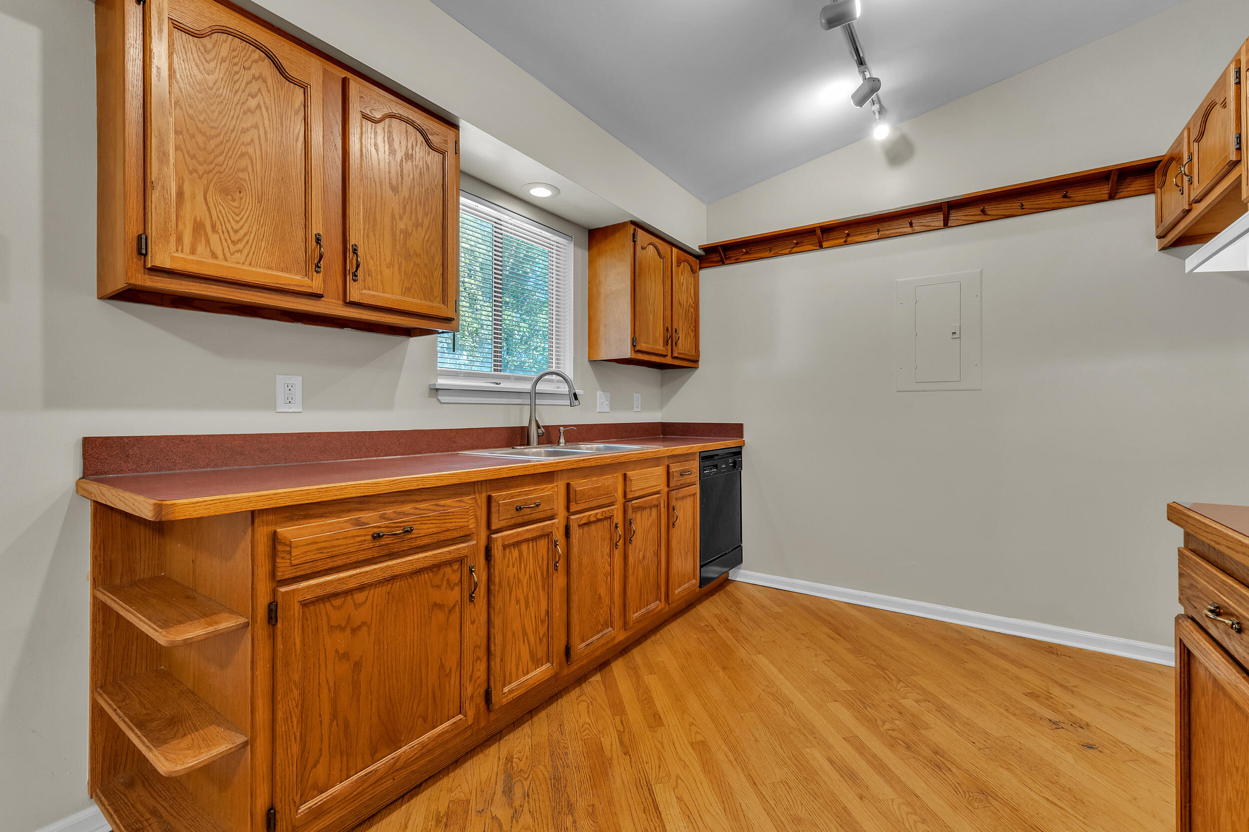 24533 Grove Avenue Property Photo 12