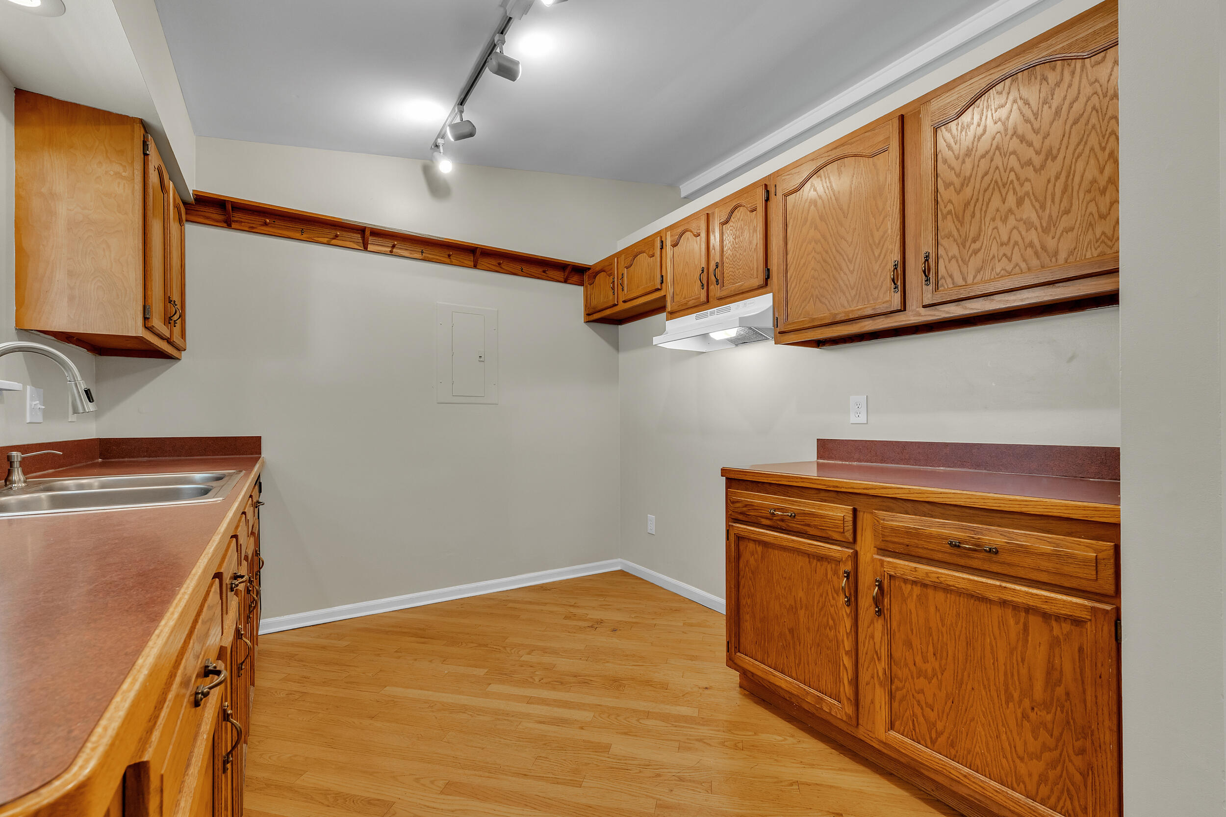 24533 Grove Avenue Property Photo 13