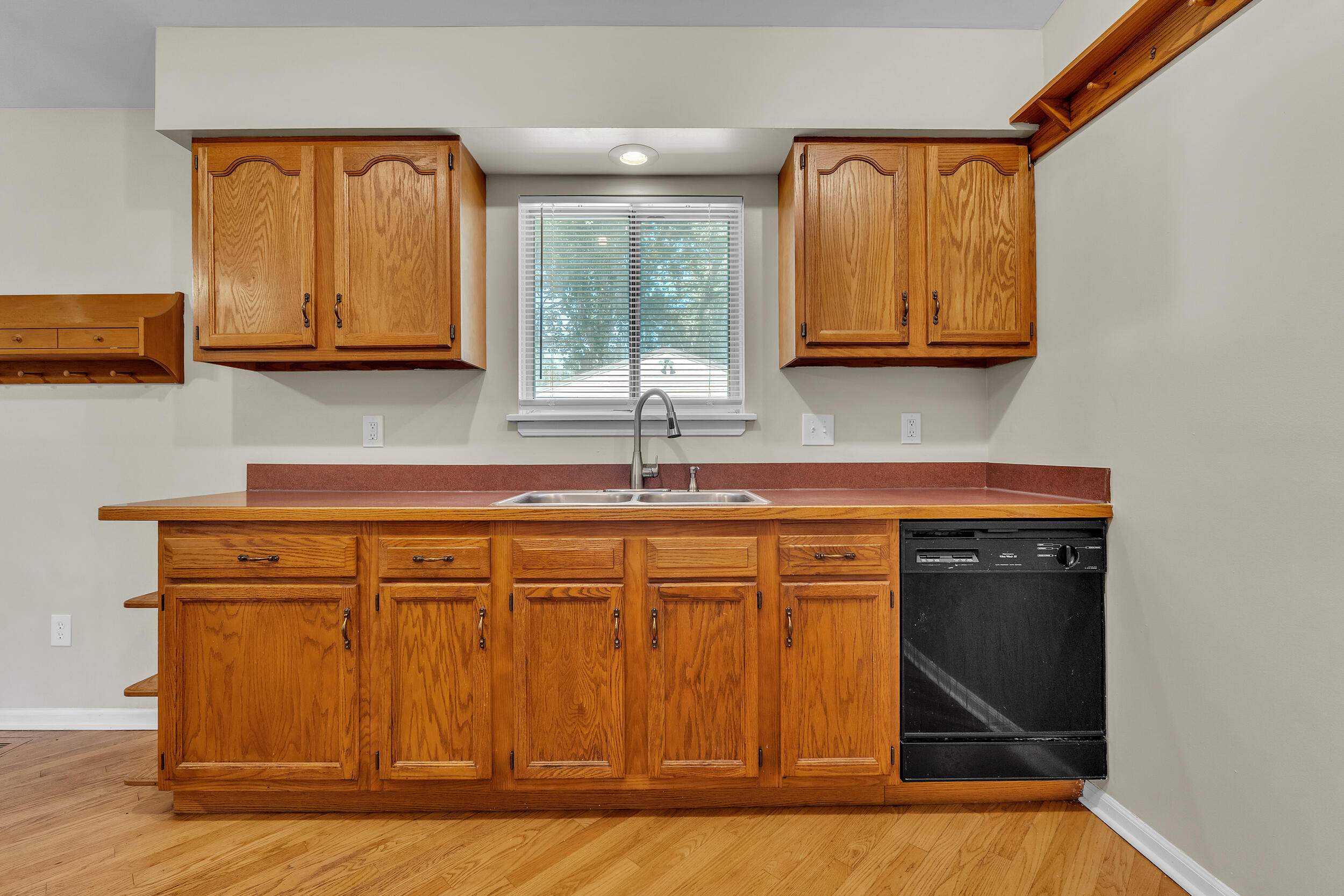 24533 Grove Avenue Property Photo 14