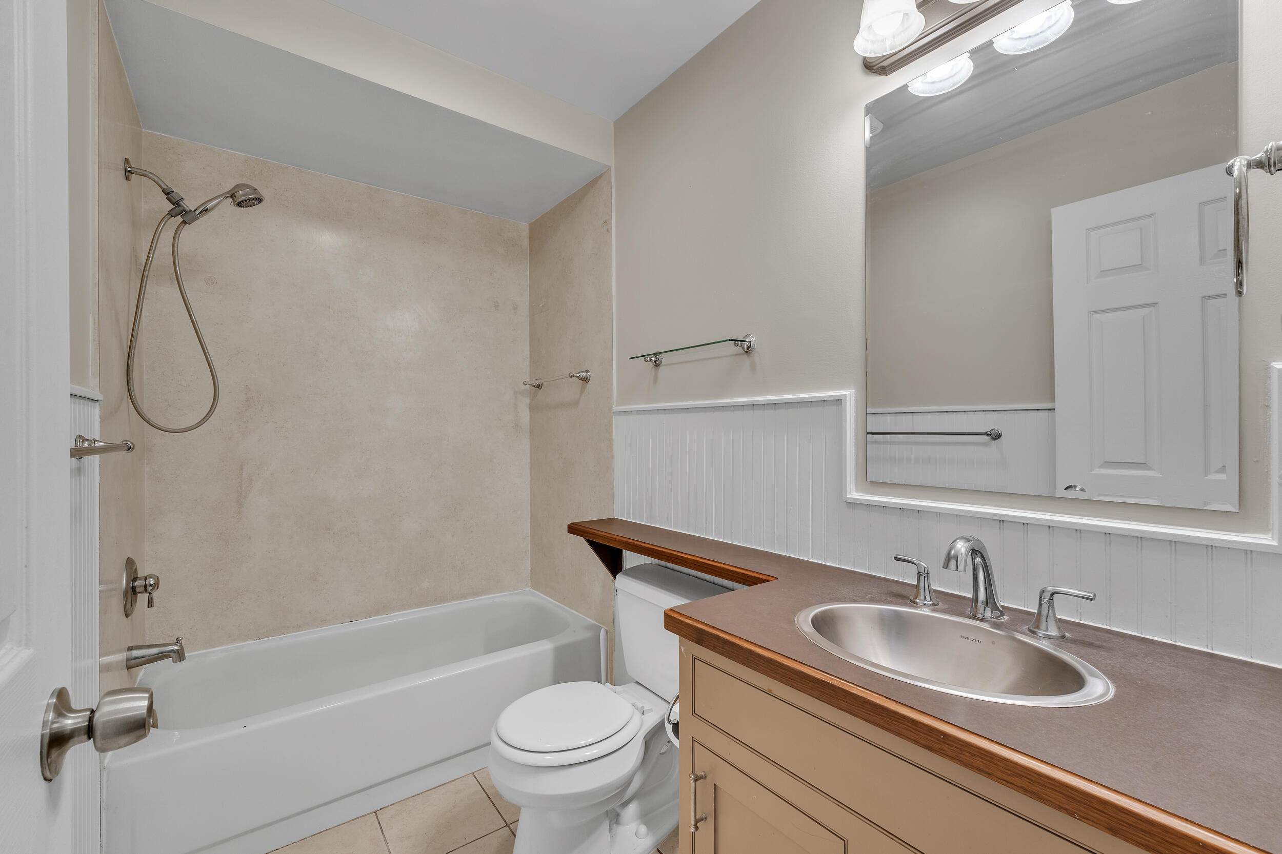 24533 Grove Avenue Property Photo 17